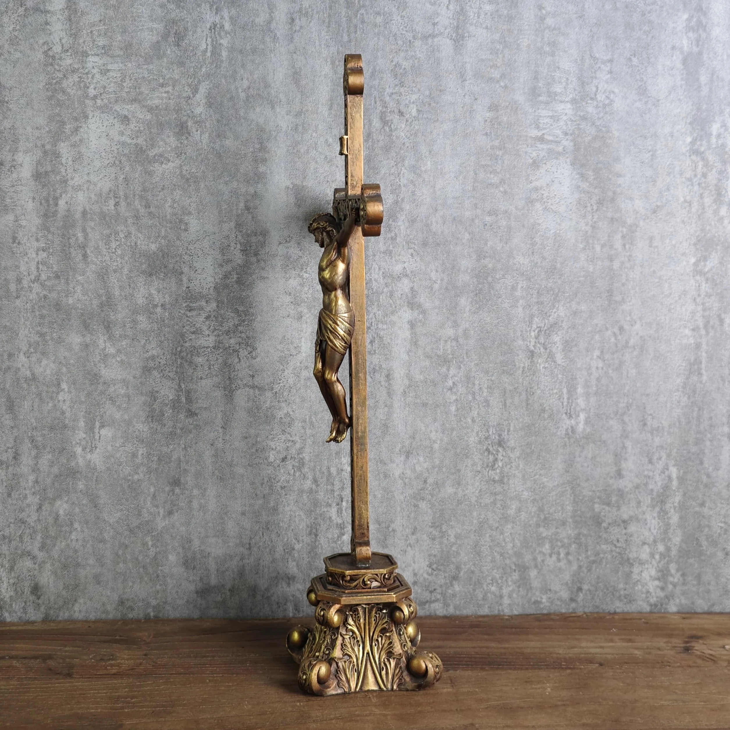 BC BUILDCLASSIC Crucifix sur pied croix religieuse peinte à la main or vintage 37,5 cm