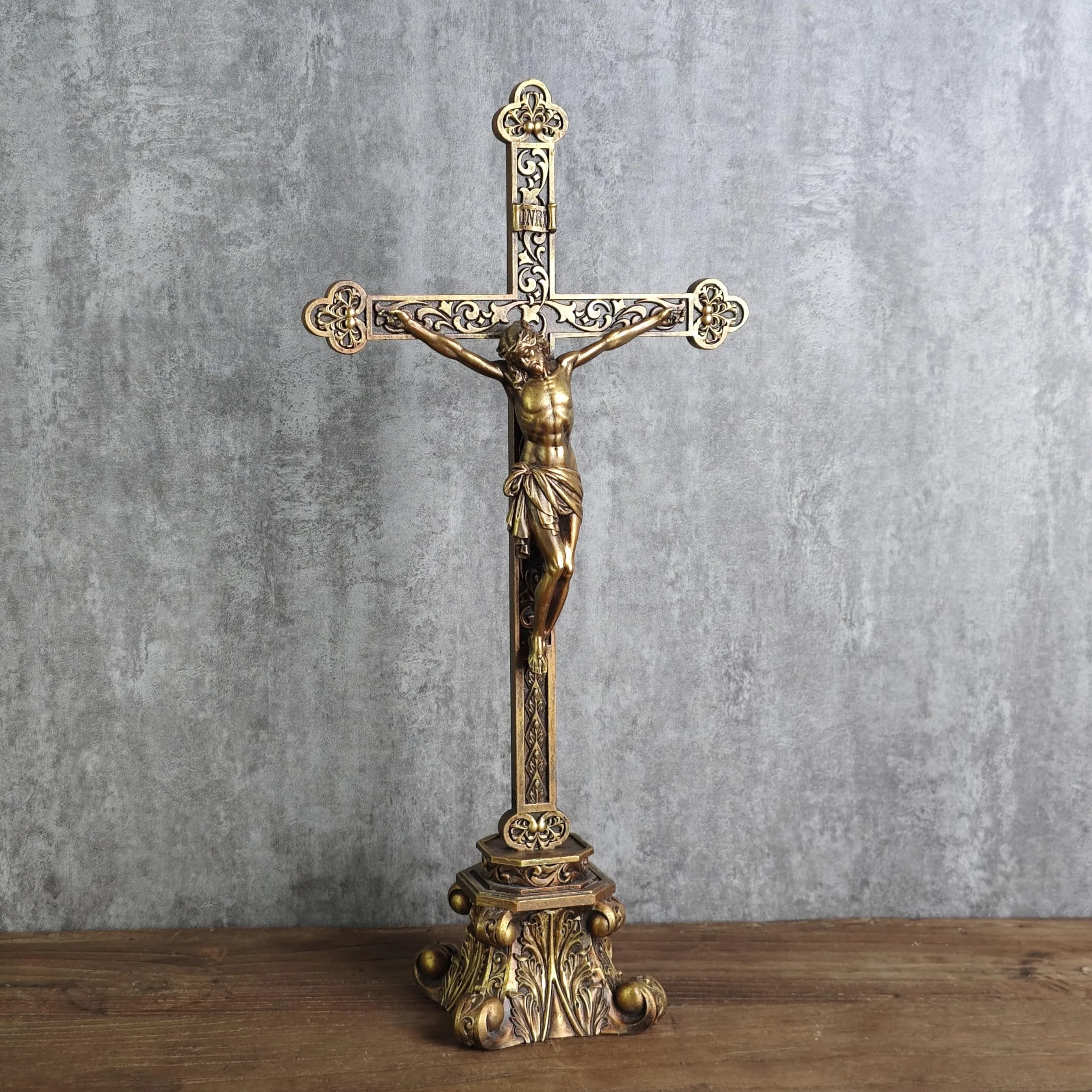 BC BUILDCLASSIC Crucifix sur pied croix religieuse peinte à la main or vintage 37,5 cm