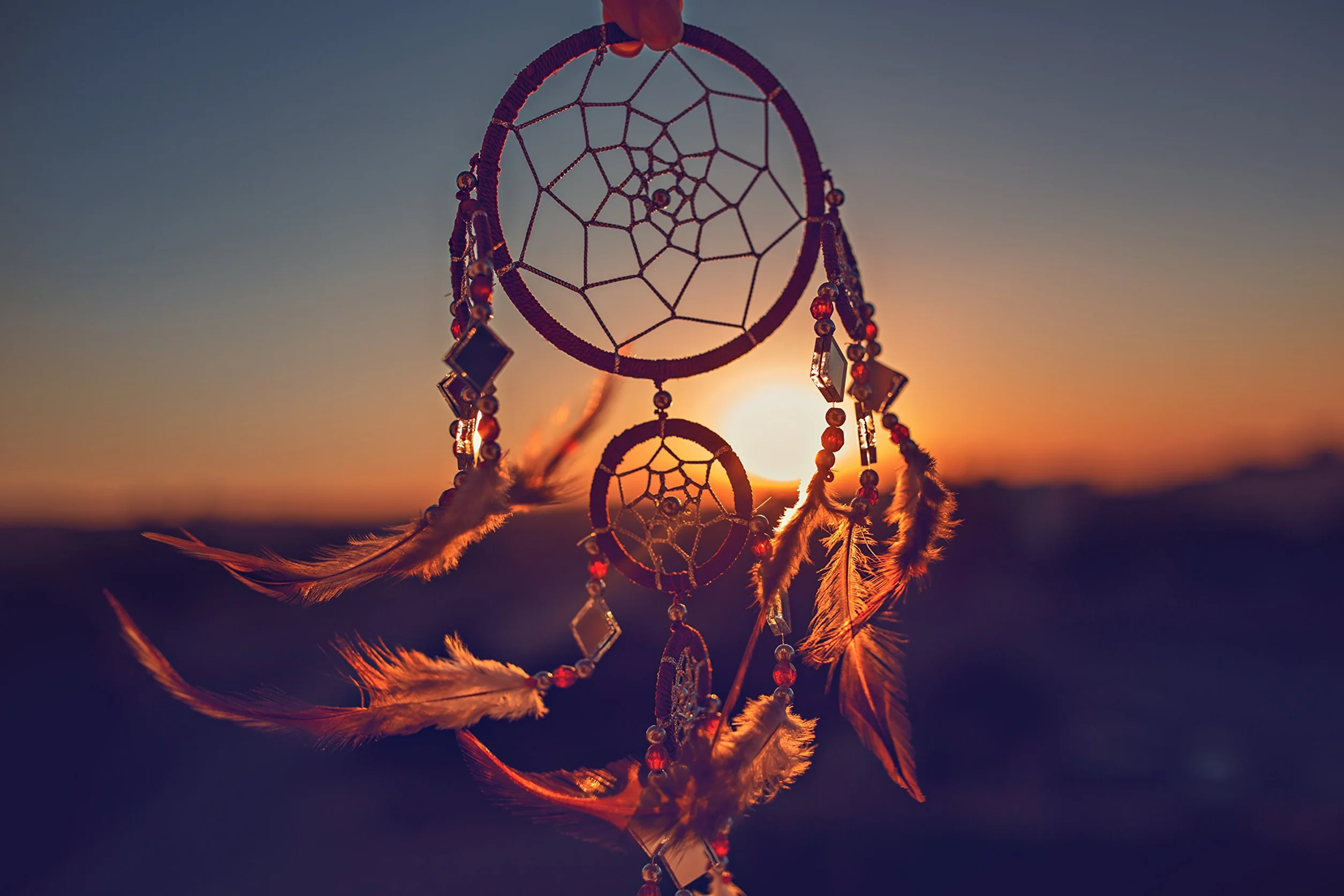 DonDon Attrape-rêves Dreamcatcher avec Perles et Vraies Plumes Châtain Clair Ø 14 cm