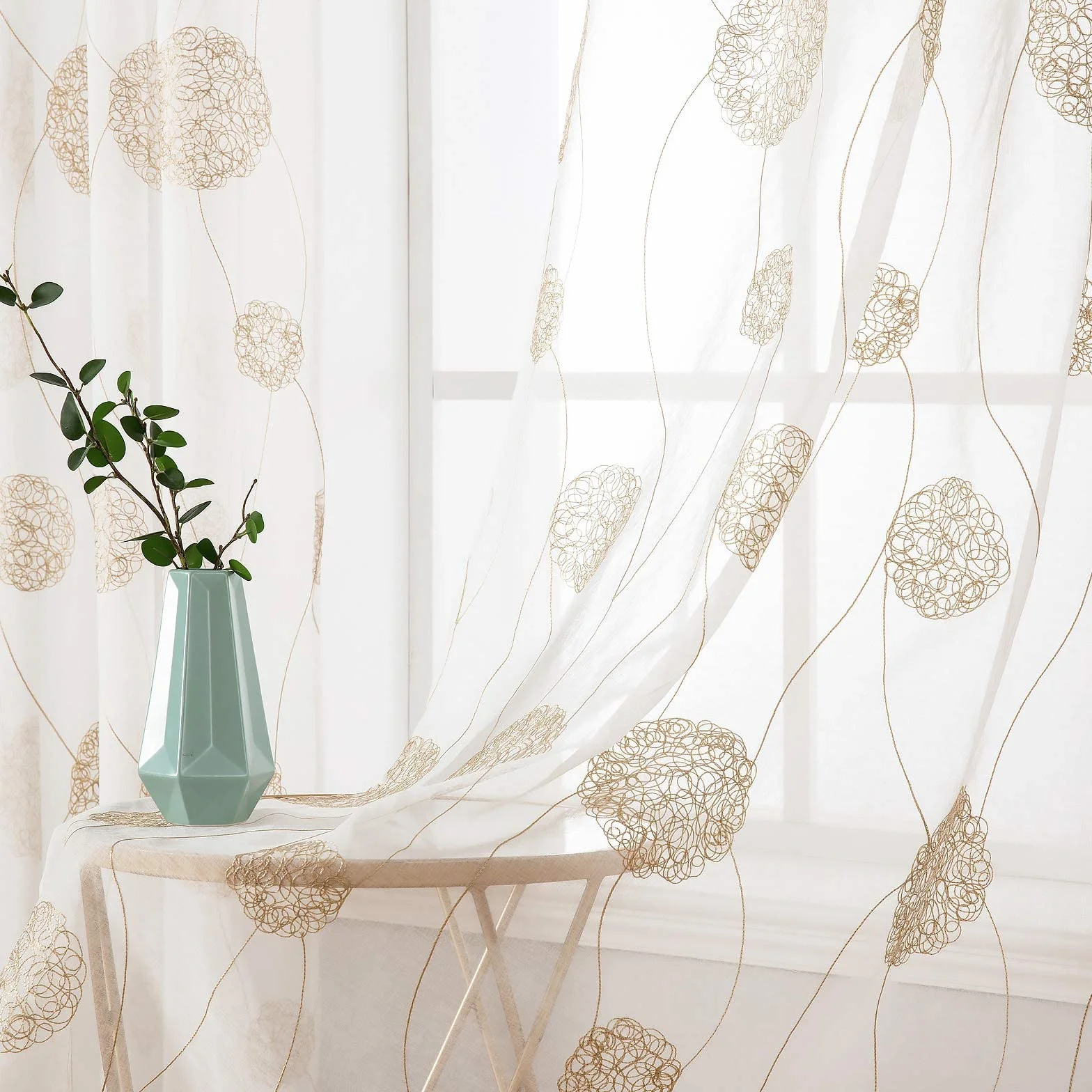 MIULEE Rideau Voilage Blanc à Oeillets avec Or Motif Broderie, Lot de 2 Rideaux Tulle Transparent 140x225cm pour Salon Chambre