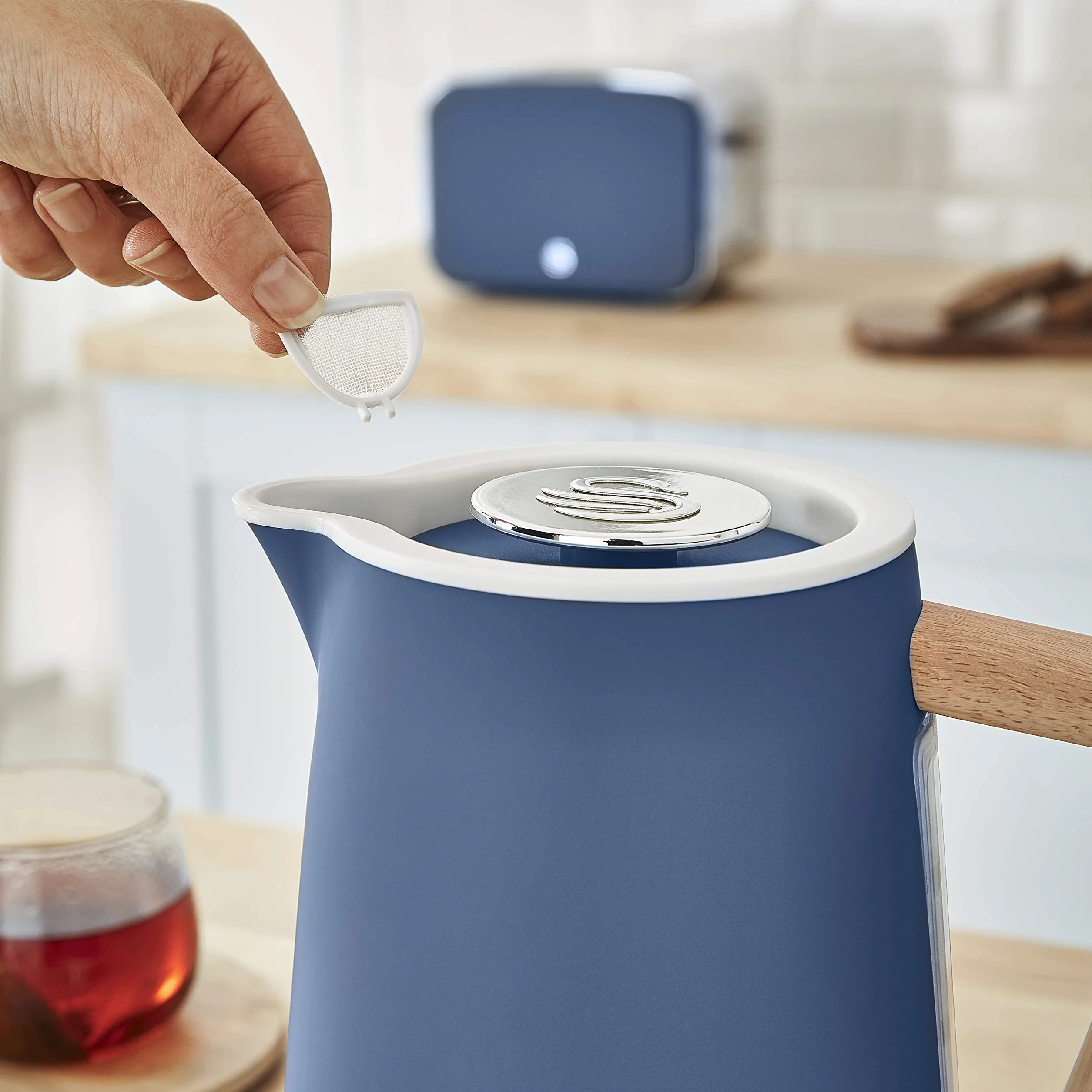 Swan Nordic Set Petit Déjeuner Bouilloire 1,7L 2200W Grille-pain 2 tranches Micro-ondes 20L numérique bleu mat