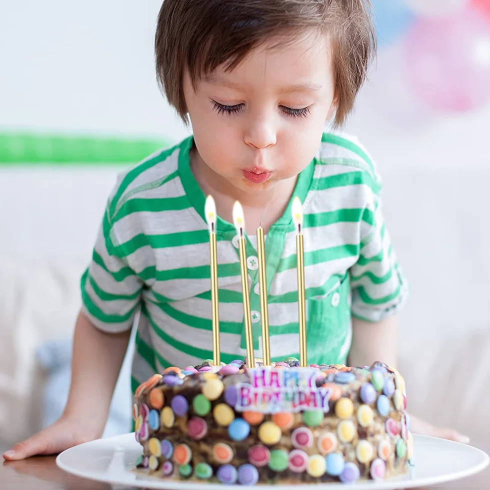 URAQT Bougies Métalliques Fines Dorées avec Support, 24 Pièces pour Gâteau d'Anniversaire et Mariage