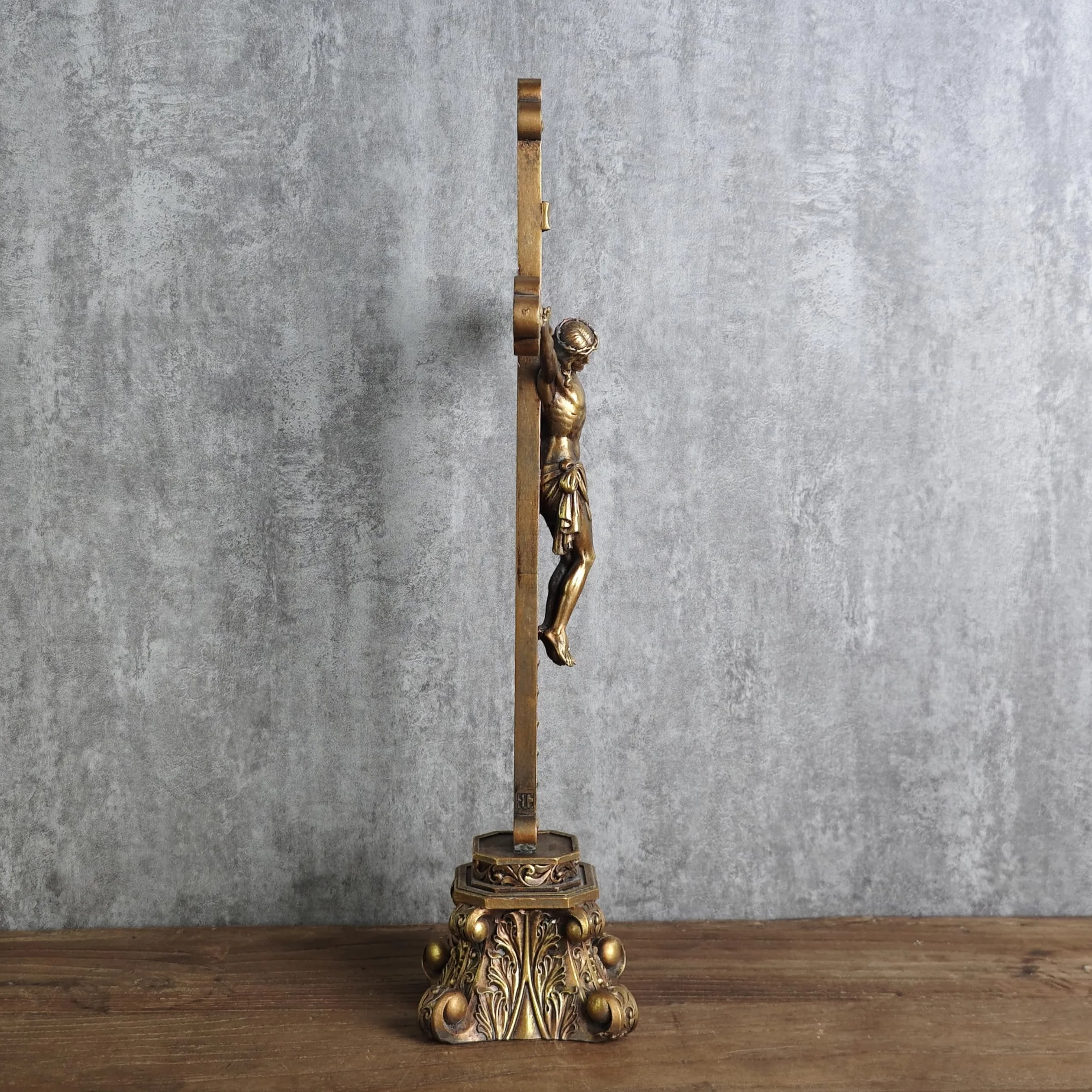 BC BUILDCLASSIC Crucifix sur pied croix religieuse peinte à la main or vintage 37,5 cm