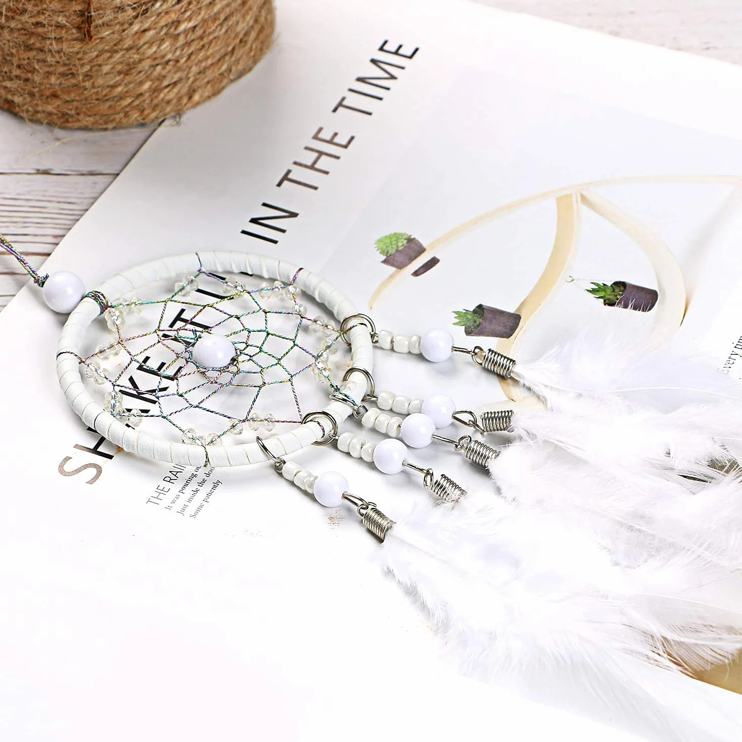 Dream Catcher Ręcznie Robiony Plume Ornament Samochodowy Lusterko Wsteczne Boho Dekoracja Okno Zawieszony Prezent (Blanche)
