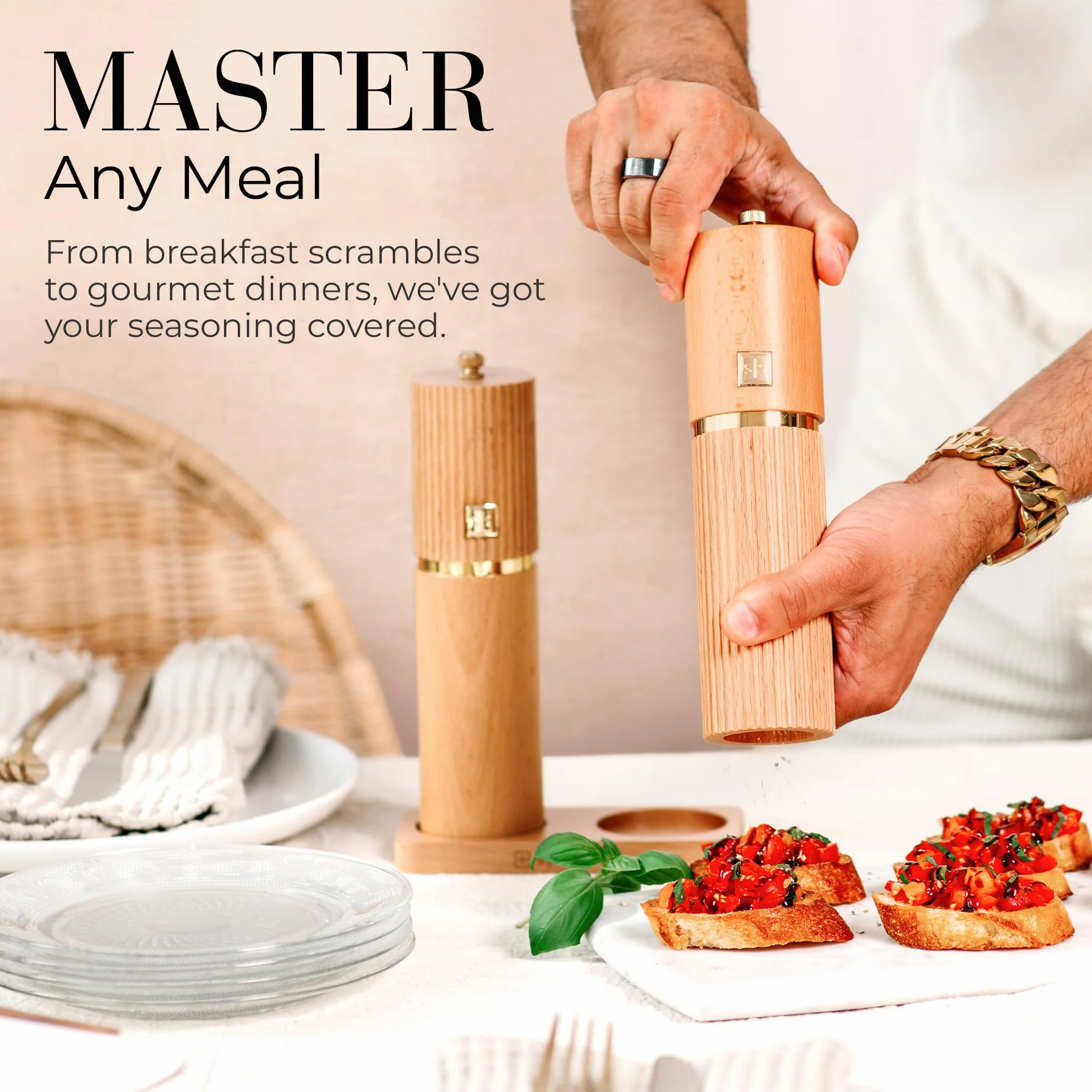 Moulin à sel et poivre en bois Styled Settings avec accents dorés – Ensemble rechargeable moulins céramiques réglables support assorti