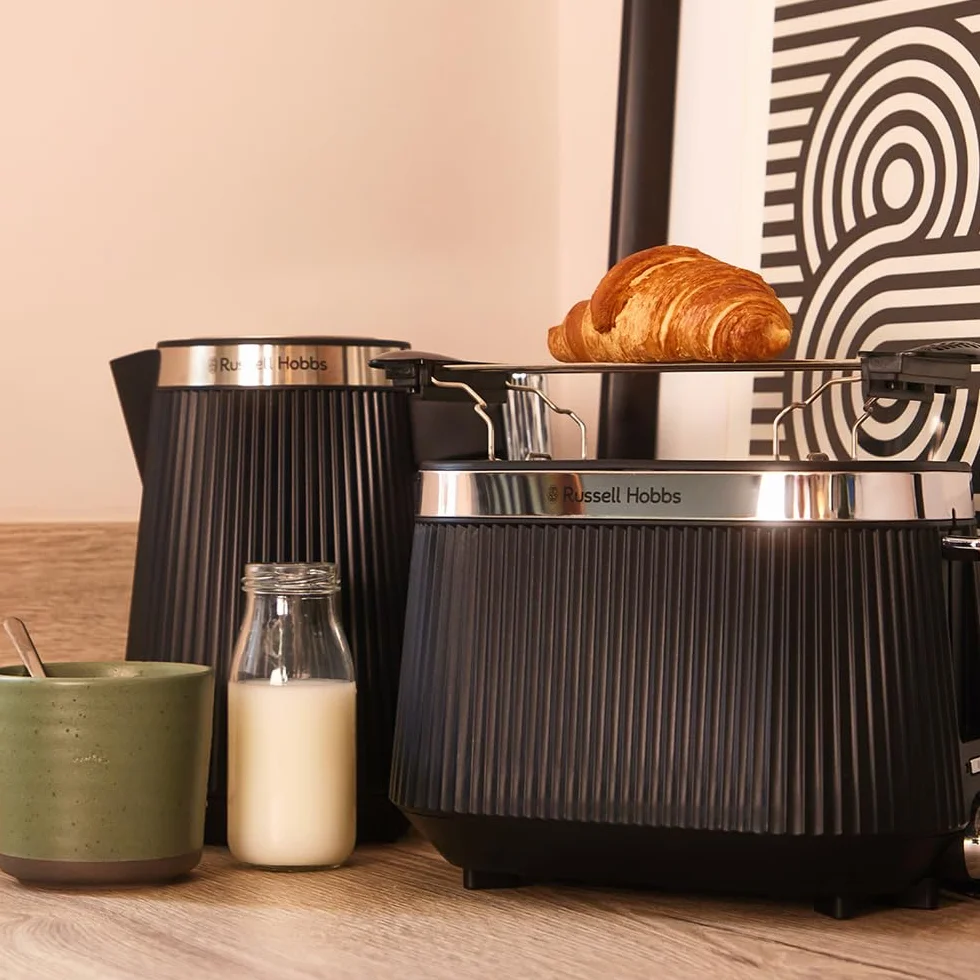 Russell Hobbs Bouilloire électrique 1,7L 2400 W Brontë noir mat 26750-70