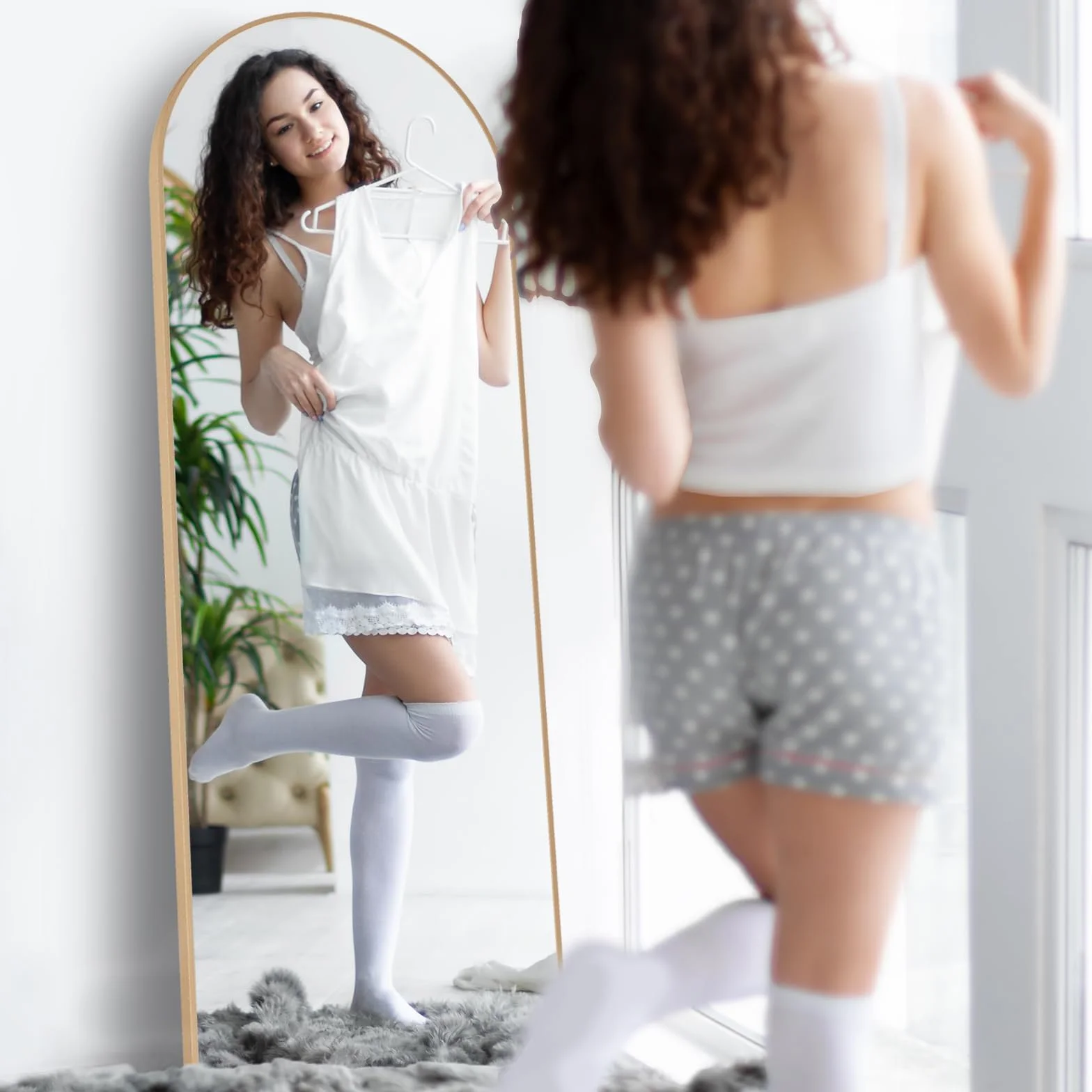 Clevich Grand Miroir sur Pied 162 x 50 cm Cadre Aluminium Support Métal Miroir Mural Arche HD Doré