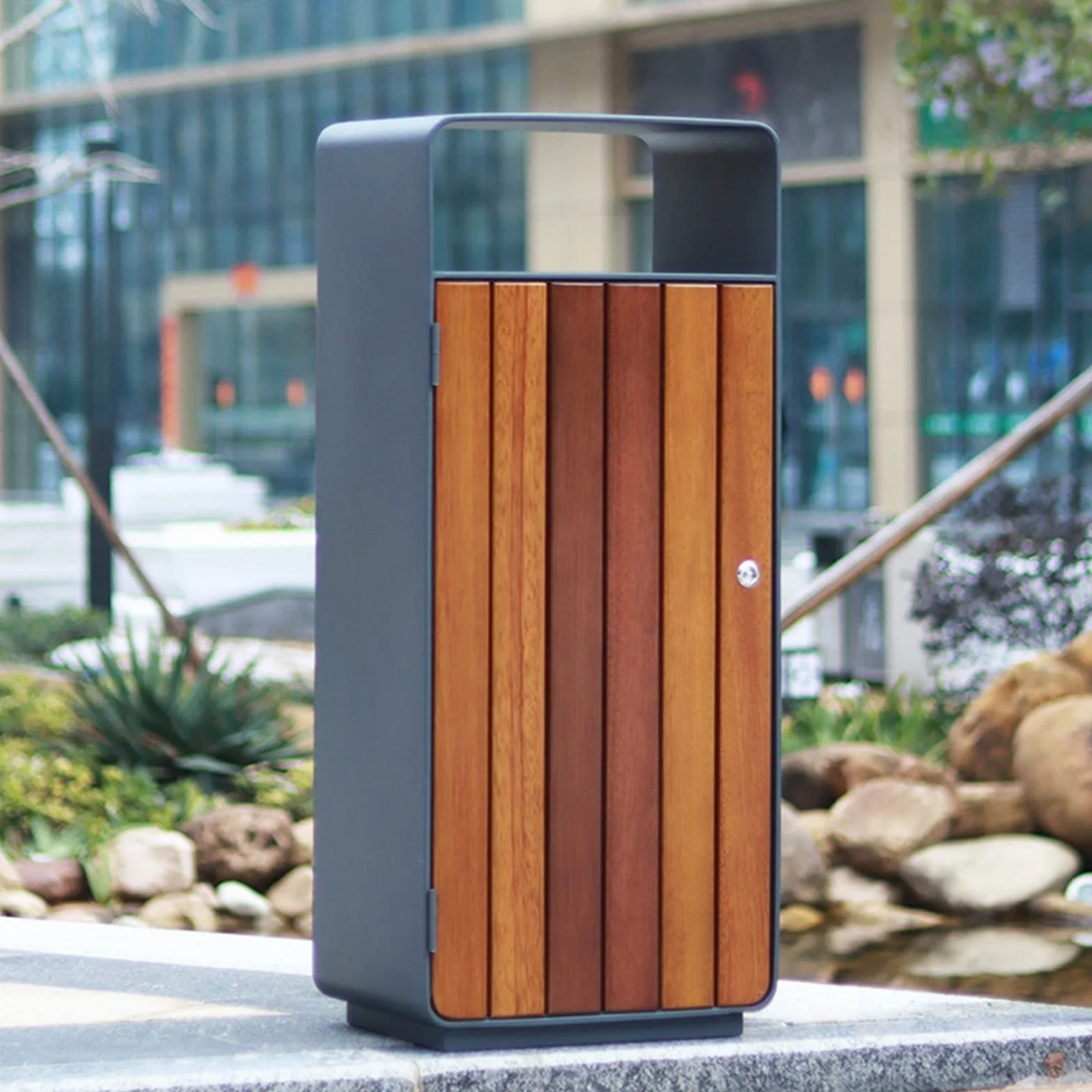 Poubelle extérieur en acier durable avec panneau en bois, baril intérieur en acier galvanisé, grande capacité