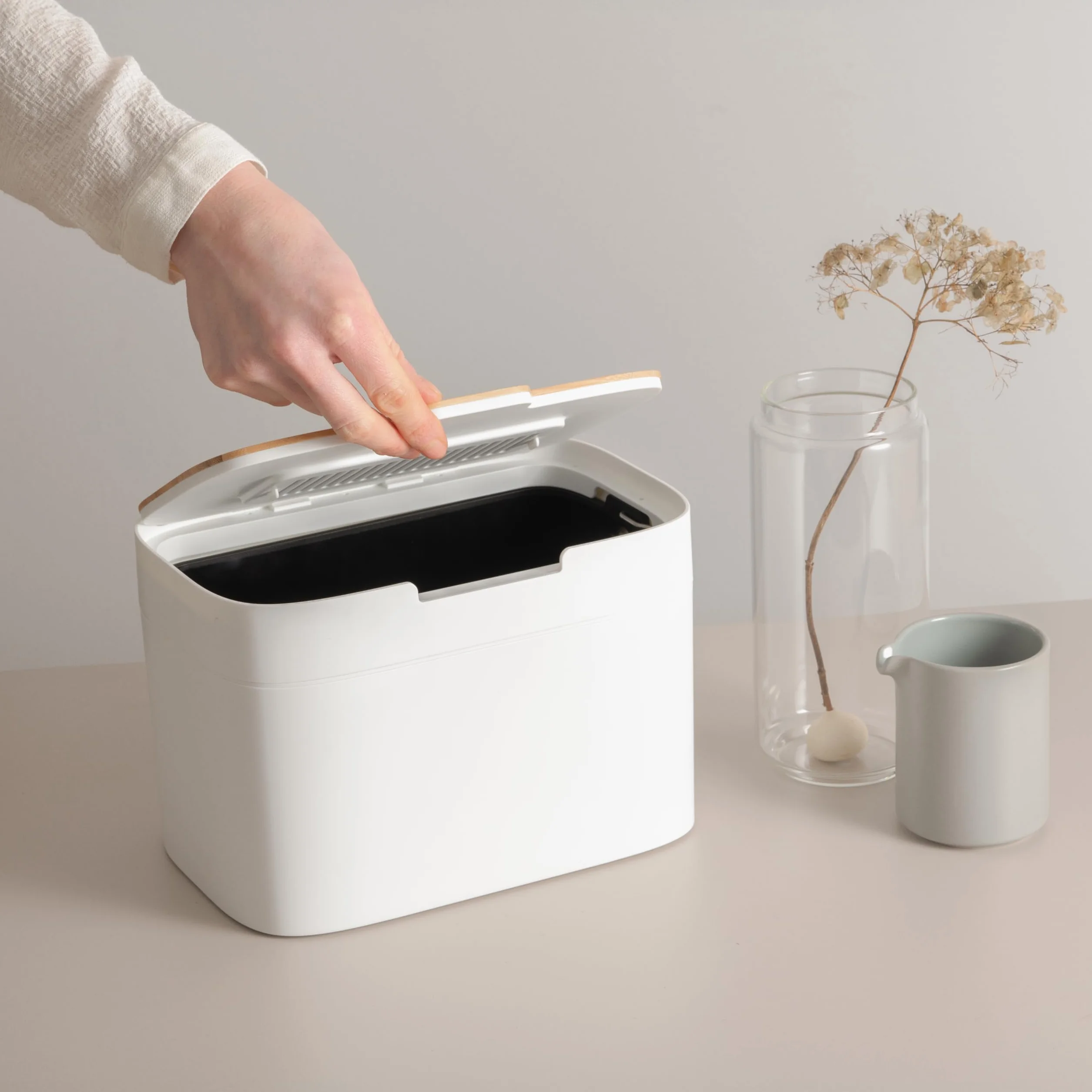Poubelle Compost KAZAI 'Elin' 4,5L Bac à Compost Organique avec Couvercle en Bois & Filtre, Composteur de Cuisine sans Odeur, Lavable au Lave-Vaisselle, Blanc cassé/Bambou