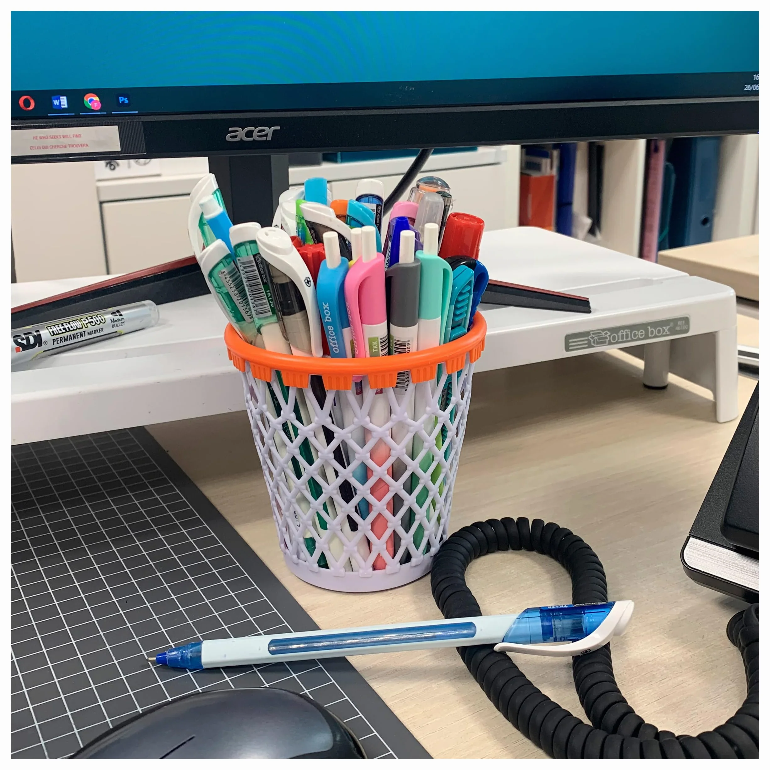 Poubelle Basket Lovers Lavable Résistante Recyclable Idéal pour Décorer Chambre avec Porte-crayons