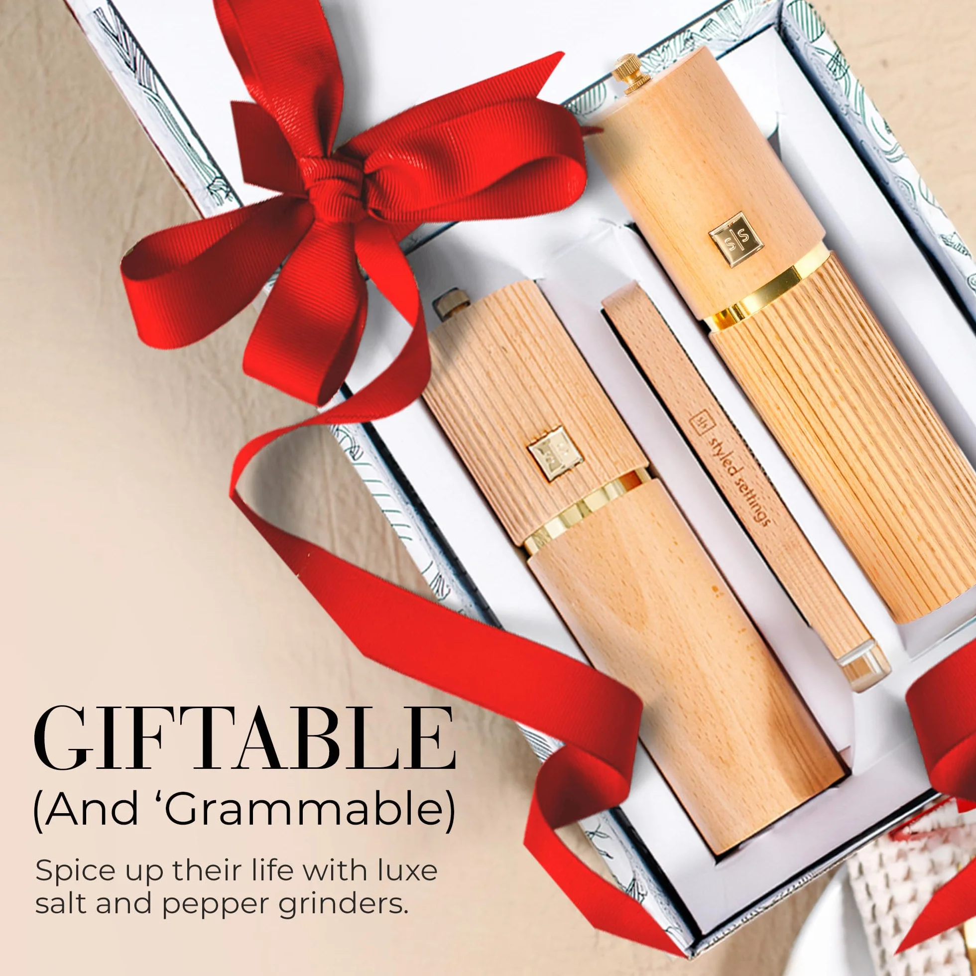 Moulin à sel et poivre en bois Styled Settings avec accents dorés – Ensemble rechargeable moulins céramiques réglables support assorti
