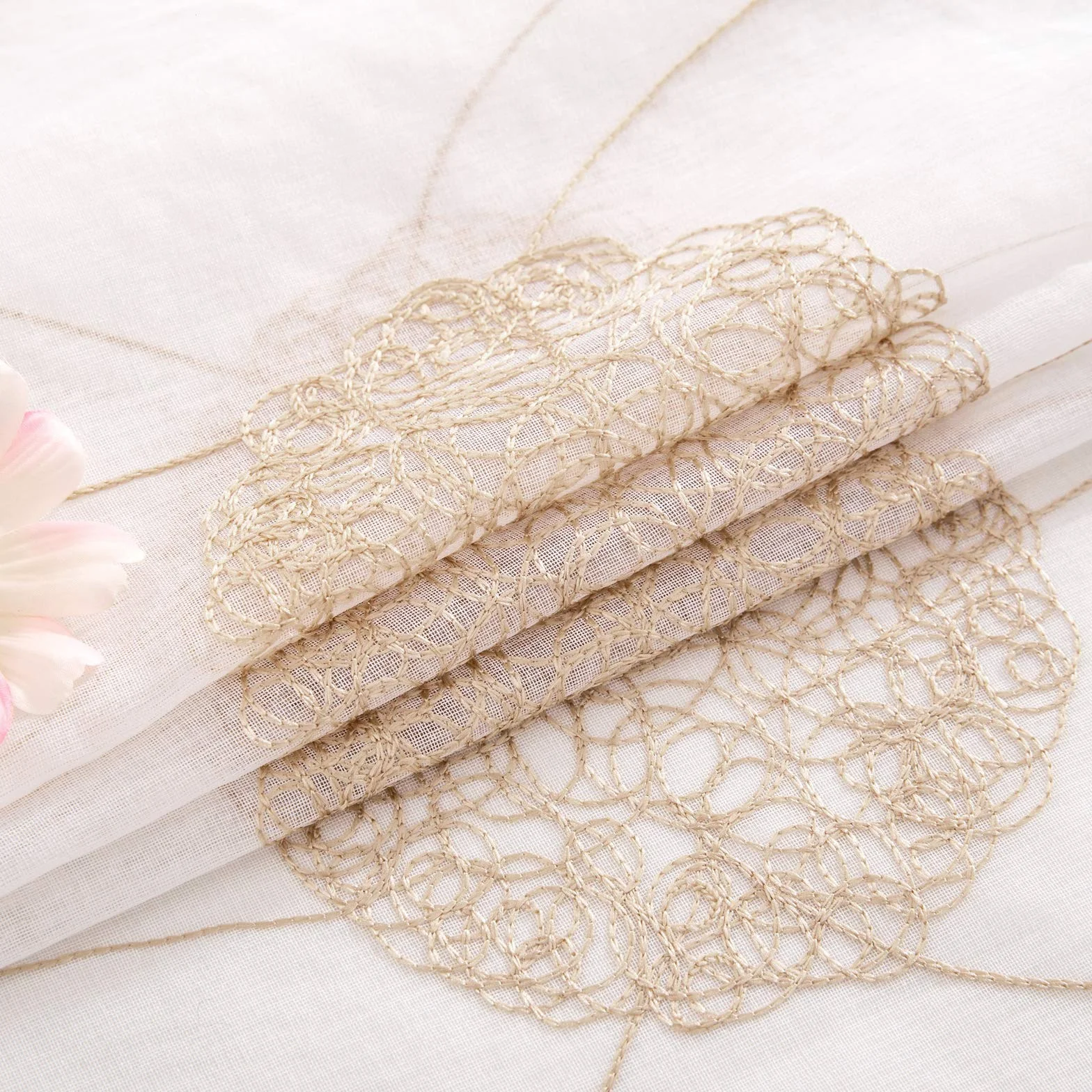 MIULEE Rideau Voilage Blanc à Oeillets avec Or Motif Broderie, Lot de 2 Rideaux Tulle Transparent 140x225cm pour Salon Chambre