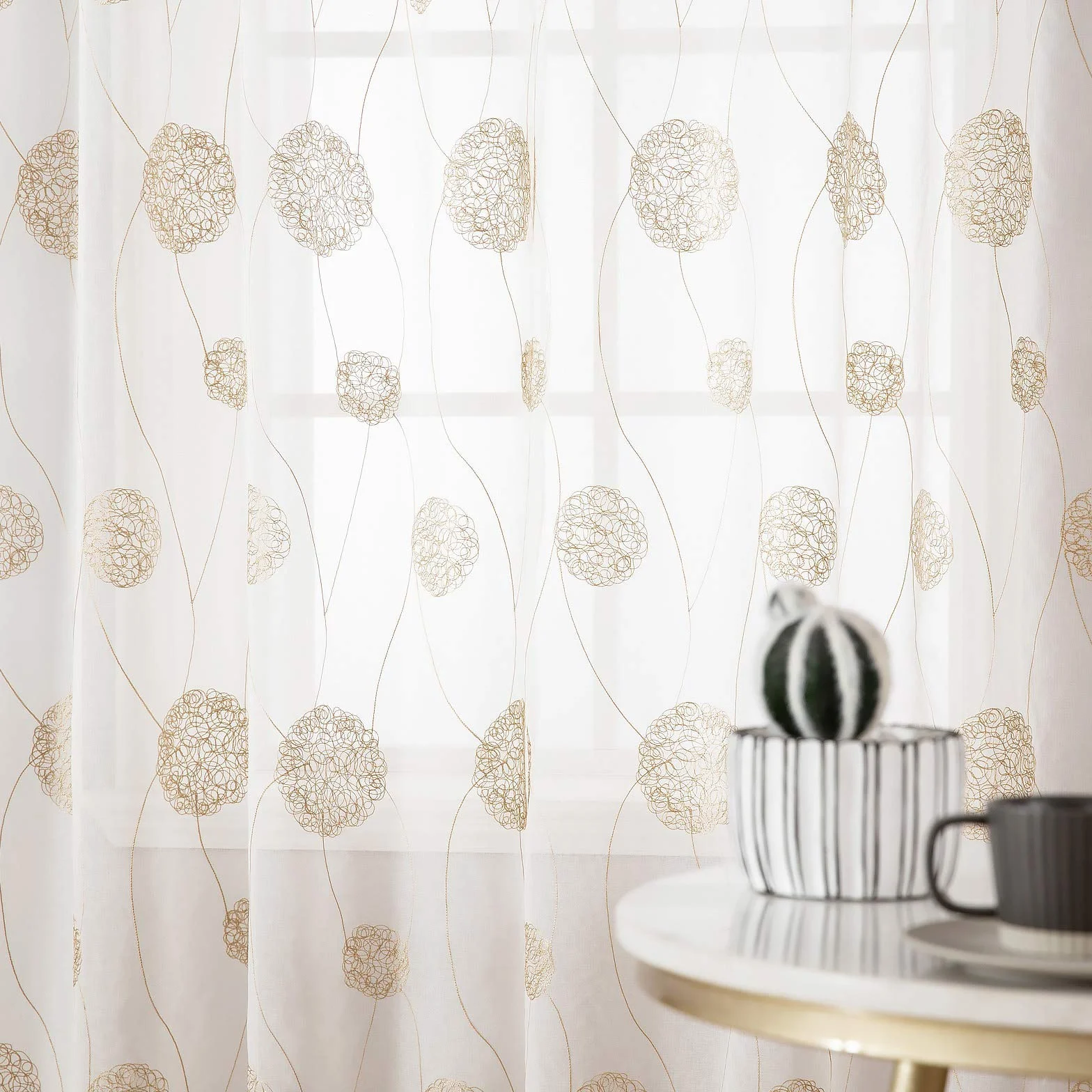 MIULEE Rideau Voilage Blanc à Oeillets avec Or Motif Broderie, Lot de 2 Rideaux Tulle Transparent 140x225cm pour Salon Chambre