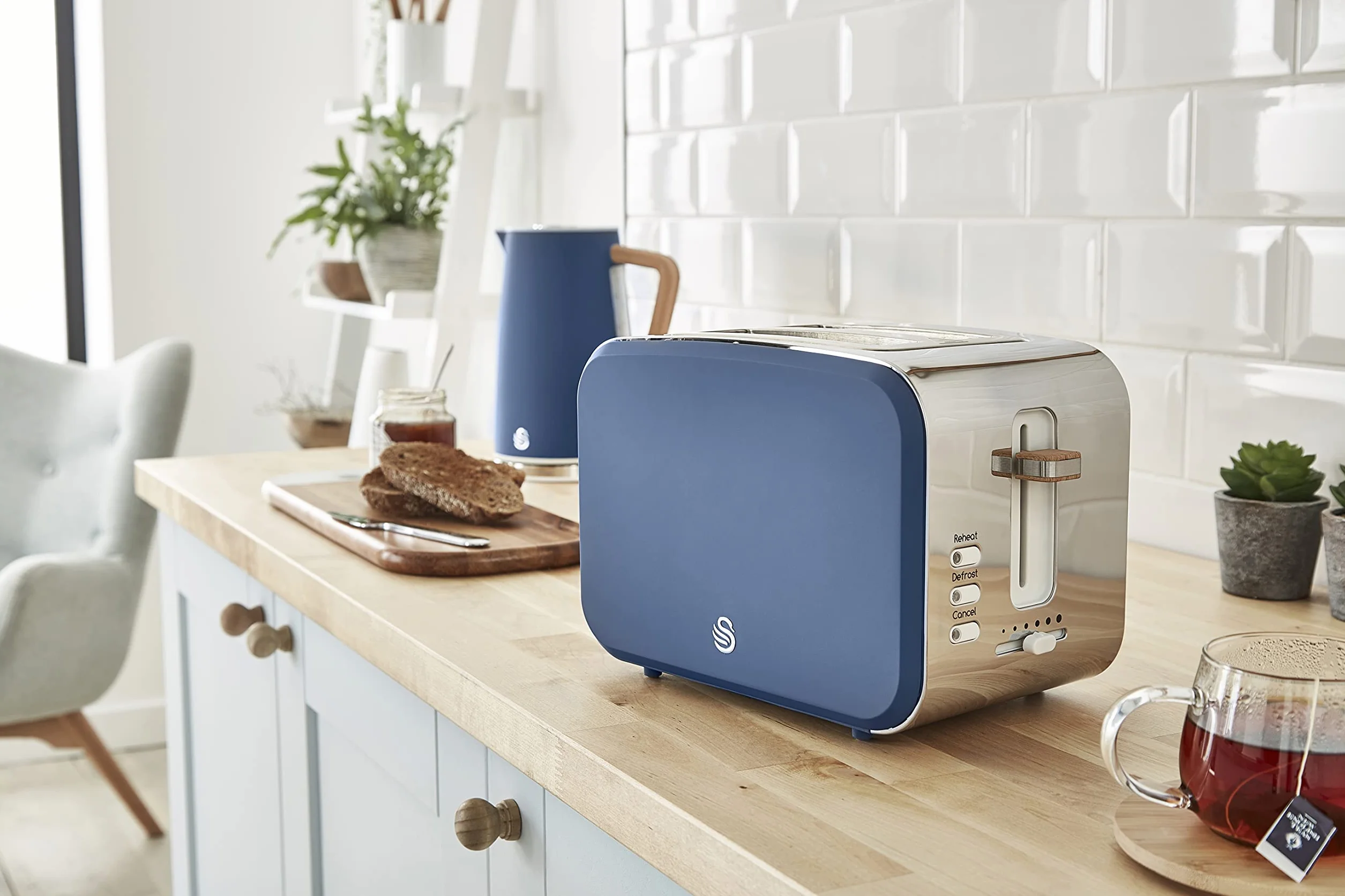 Swan Nordic Set Petit Déjeuner Bouilloire 1,7L 2200W Grille-pain 2 tranches Micro-ondes 20L numérique bleu mat