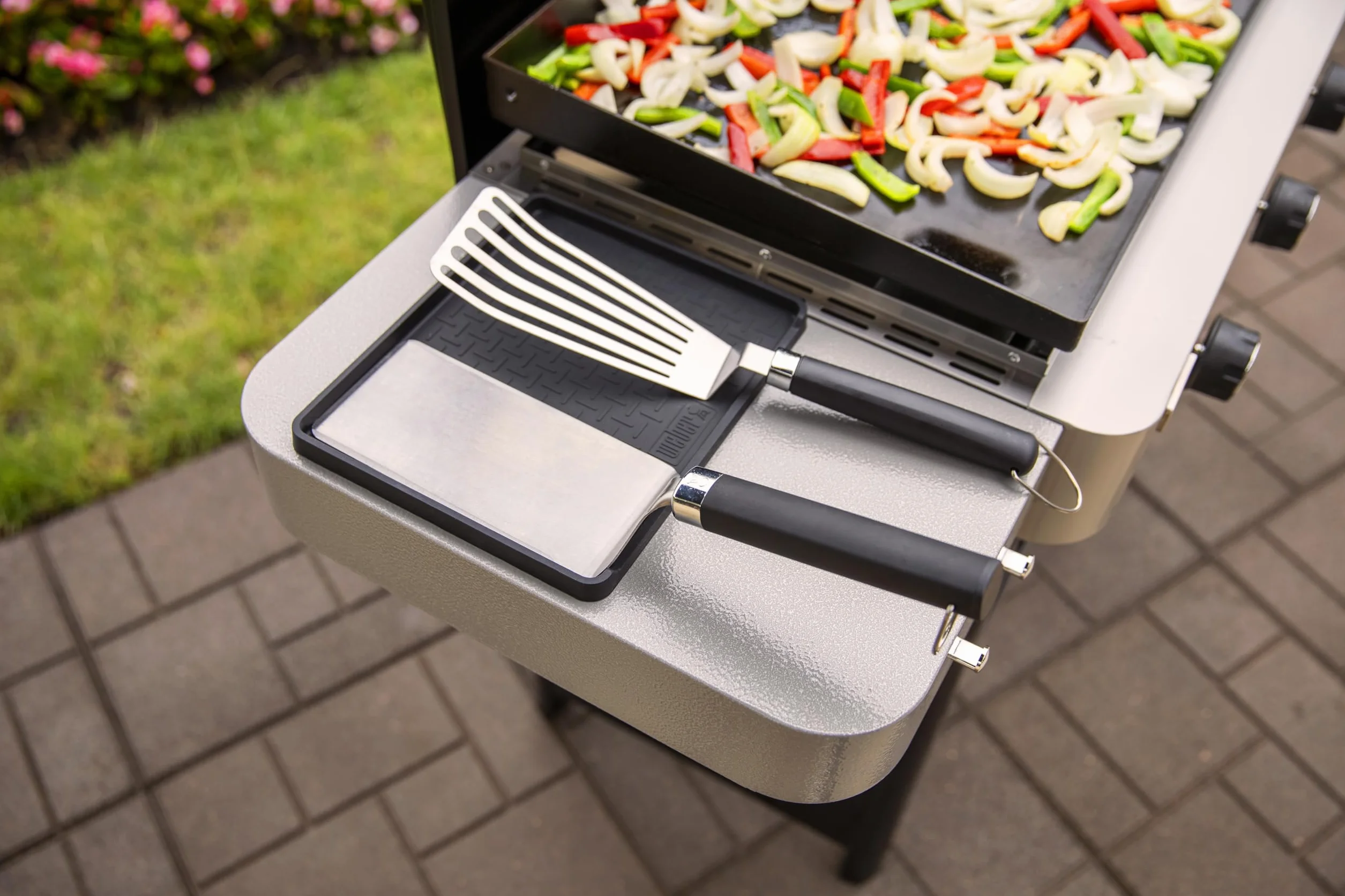 Weber Tapis à Outils en Silicone résistant à la Chaleur, 1,5 x 28 x 23 cm, Noir