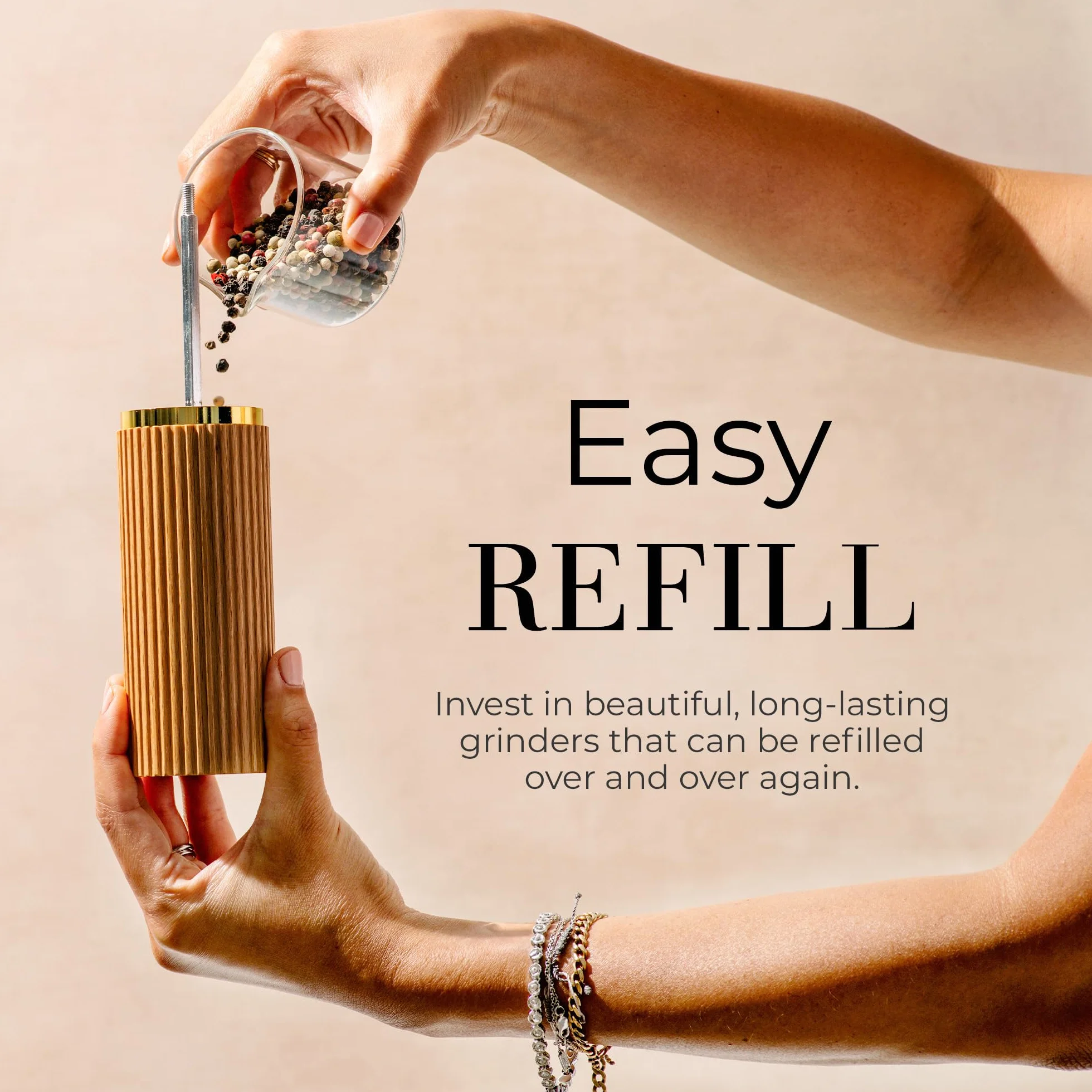 Moulin à sel et poivre en bois Styled Settings avec accents dorés – Ensemble rechargeable moulins céramiques réglables support assorti