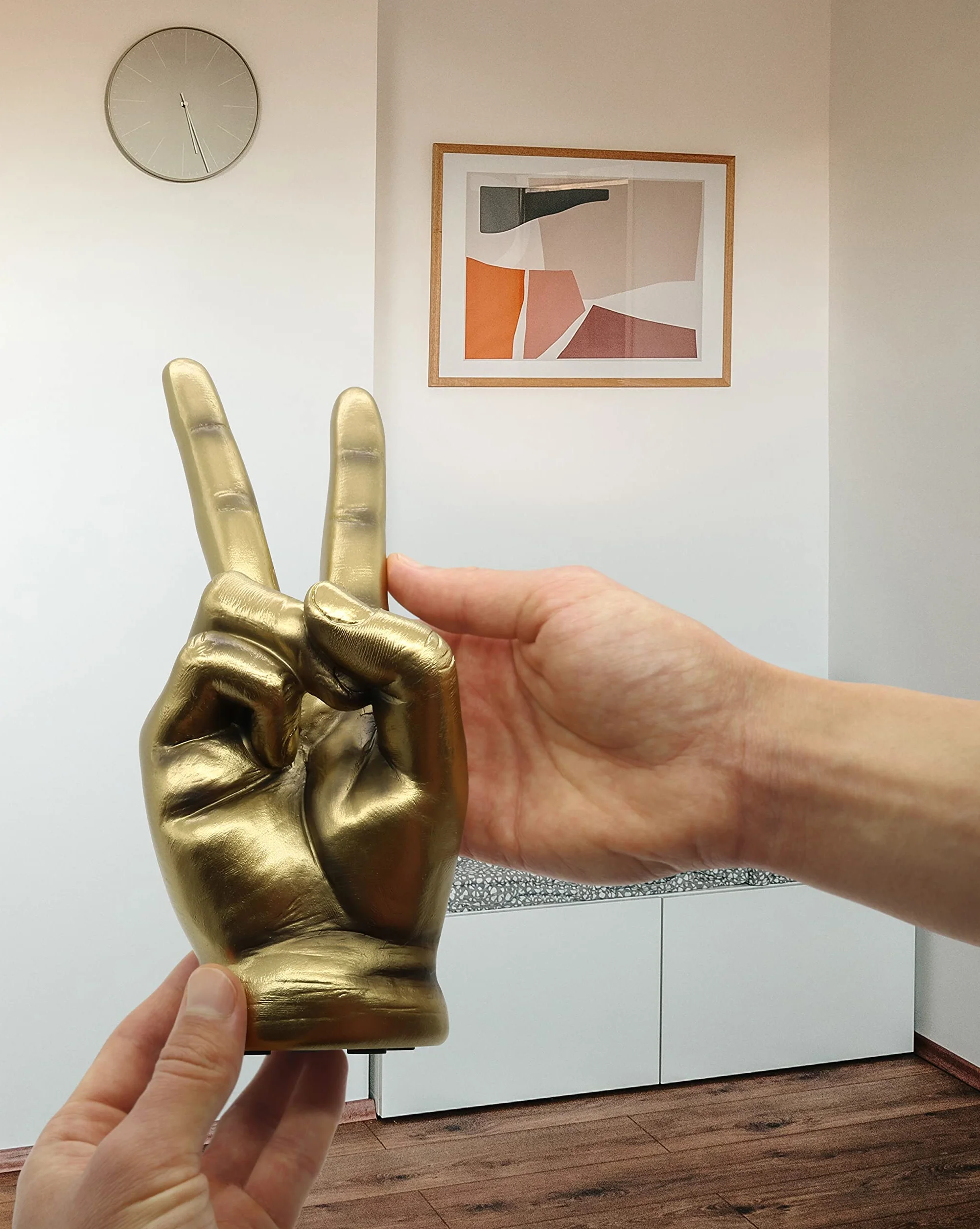 Signe de Victoire doré Sculpture Moderne en Or Main dorée résine marbre 20cm Bureau Salon Design Deco Doigt plaqué Or Symbole Paix