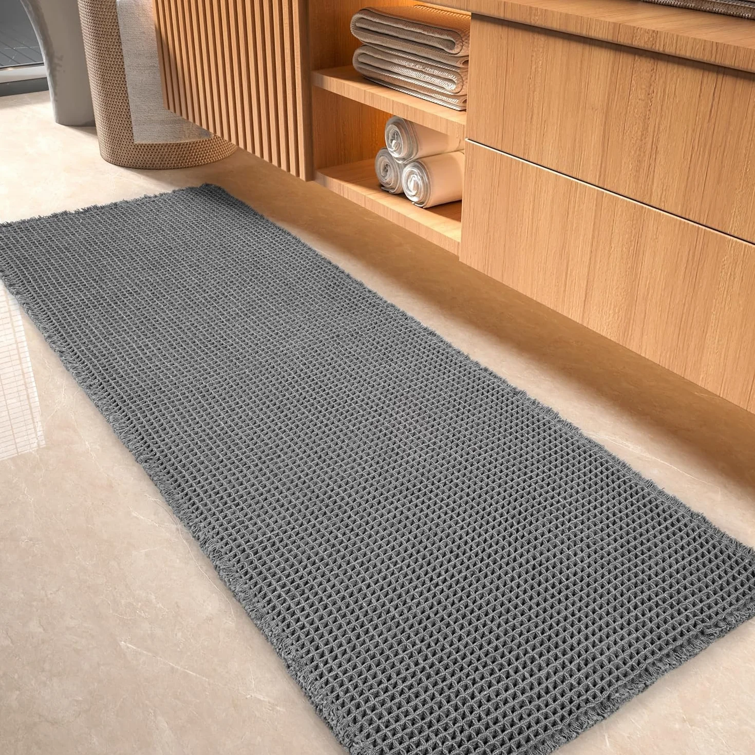 Tapis de Bain Antidérapant Ultra Doux Gaufres avec Glands, Absorbant Lavable en Machine 61 x 122 cm Gris Foncé