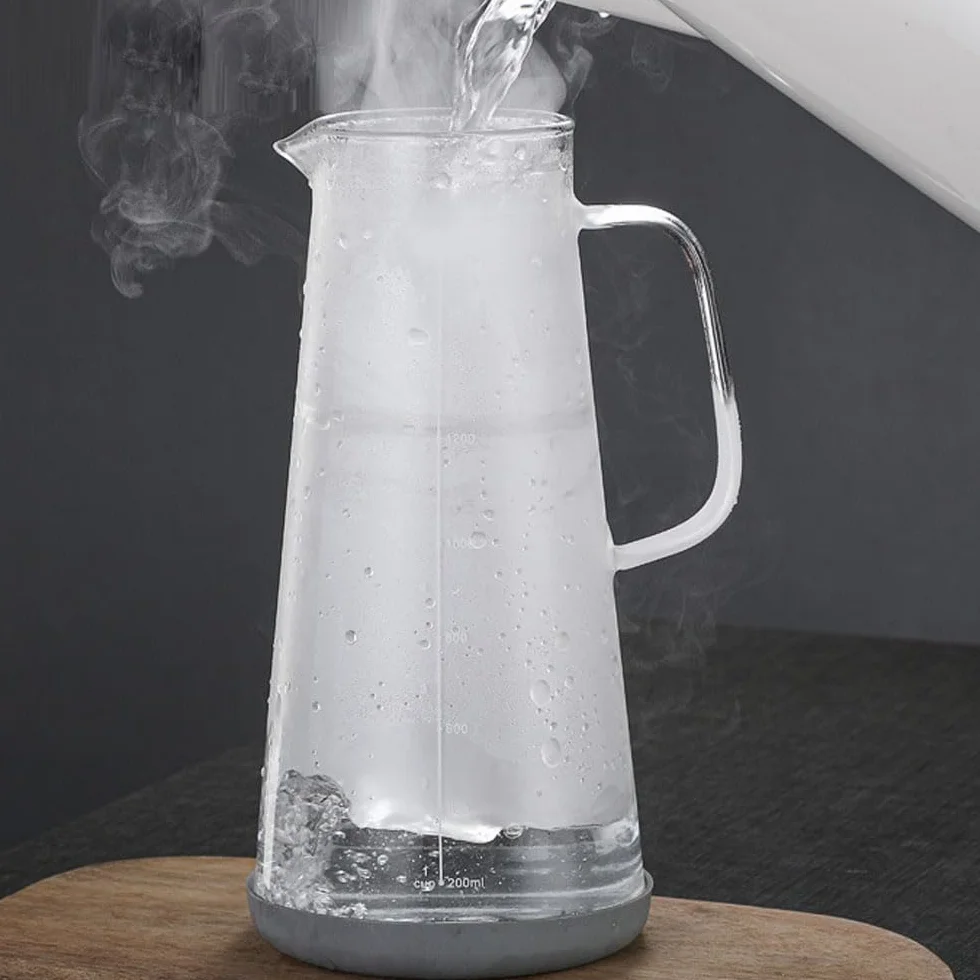Pichet en verre 1400 ml avec base silicone