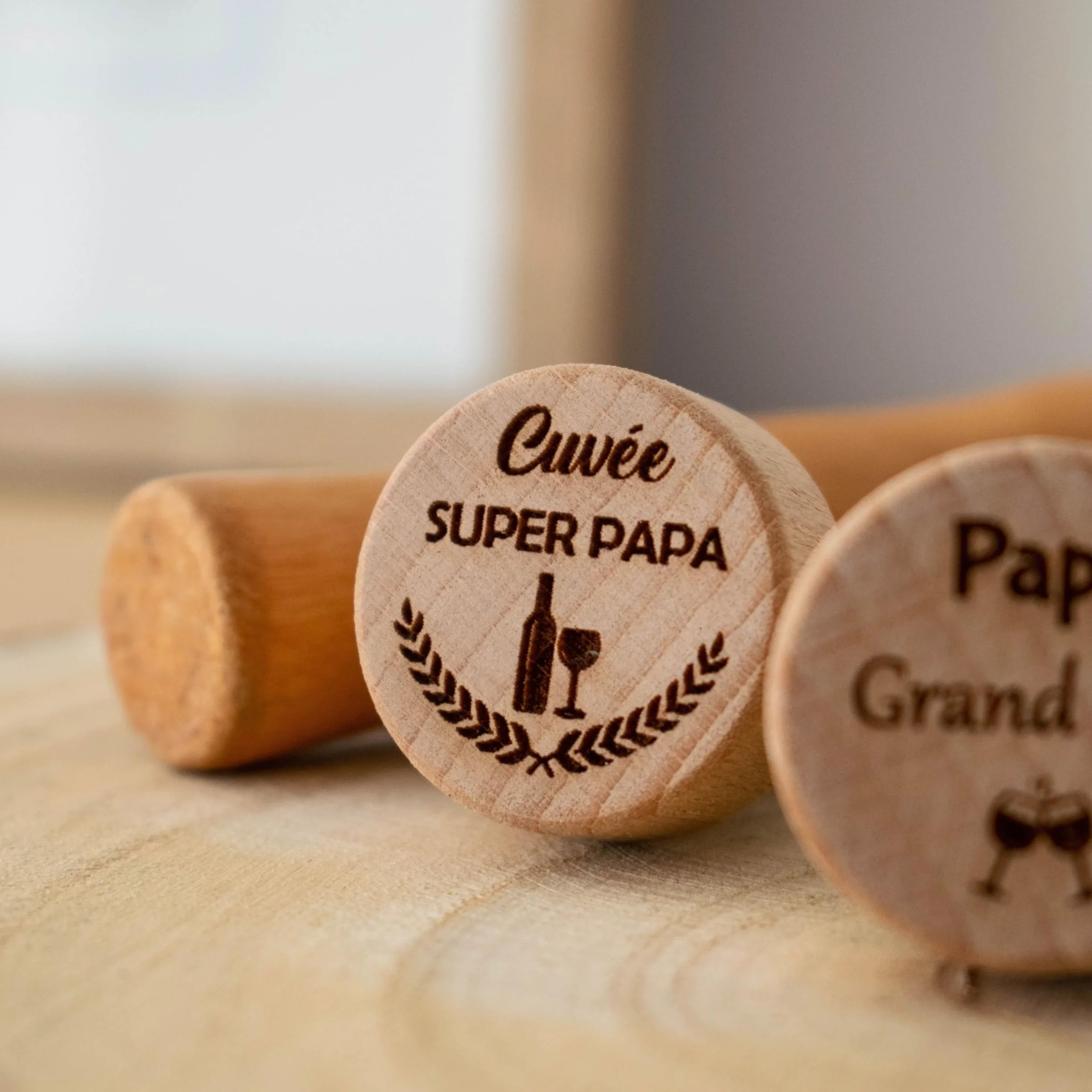 Lot de 4 Bouchons Papa personnalisés - Cadeau fête des pères - Idée Cadeau Homme - Accessoire vin