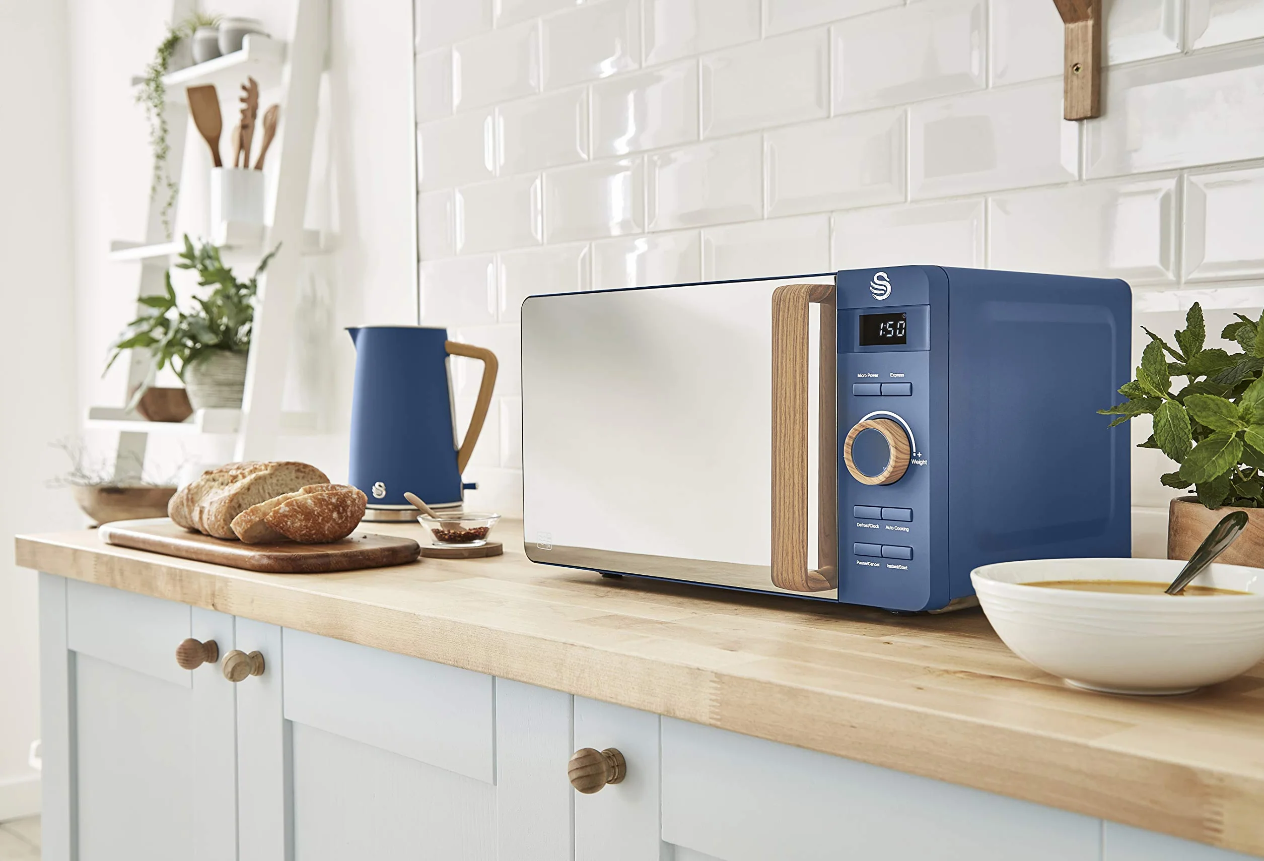 Swan Nordic Set Petit Déjeuner Bouilloire 1,7L 2200W Grille-pain 2 tranches Micro-ondes 20L numérique bleu mat