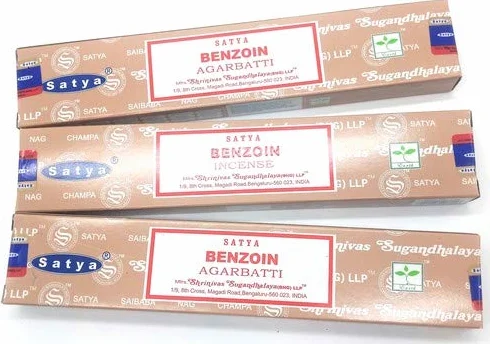 Satya Encens Naturel Benjoin Lot de 3 Paquets 15g 45 bâtonnets