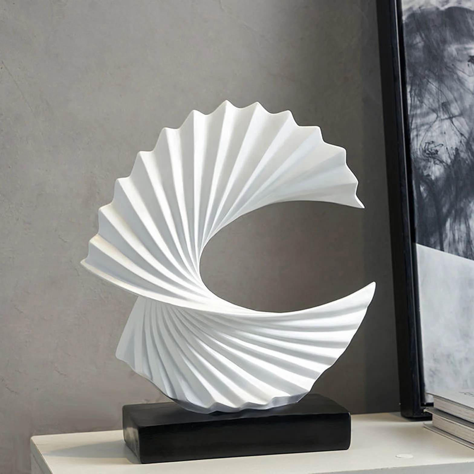 Sculpture Abstraite Base Noire Vague De L'océan Art De Table Blanc H 28cm