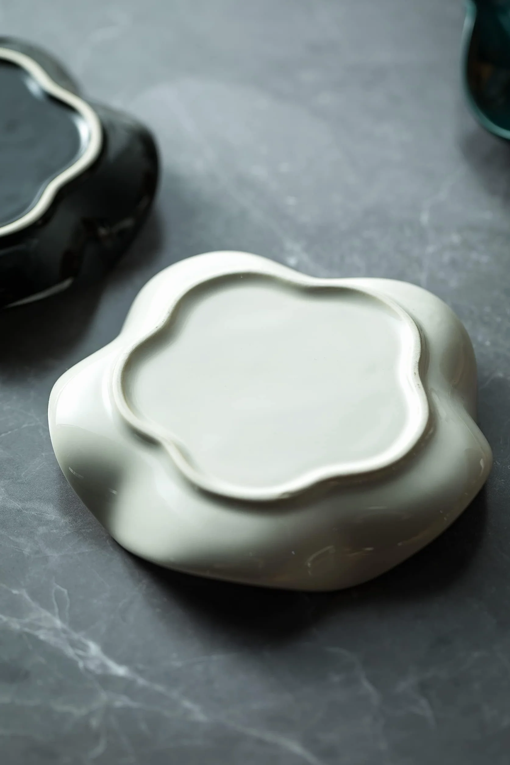 Support Cuillère Cuisine en Céramique, Porte-Cuillère, Lavable au Lave-vaisselle (Blanc, 13cm)