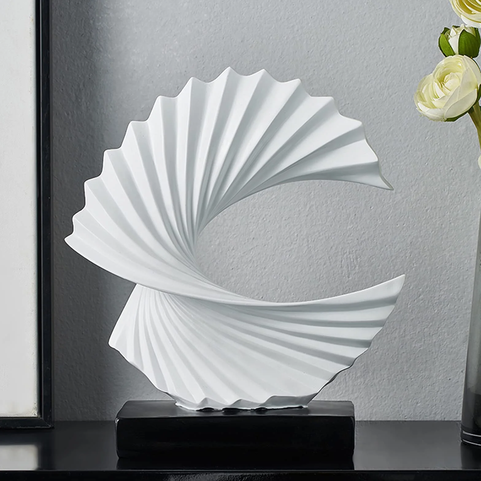 Sculpture Abstraite Base Noire Vague De L'océan Art De Table Blanc H 28cm