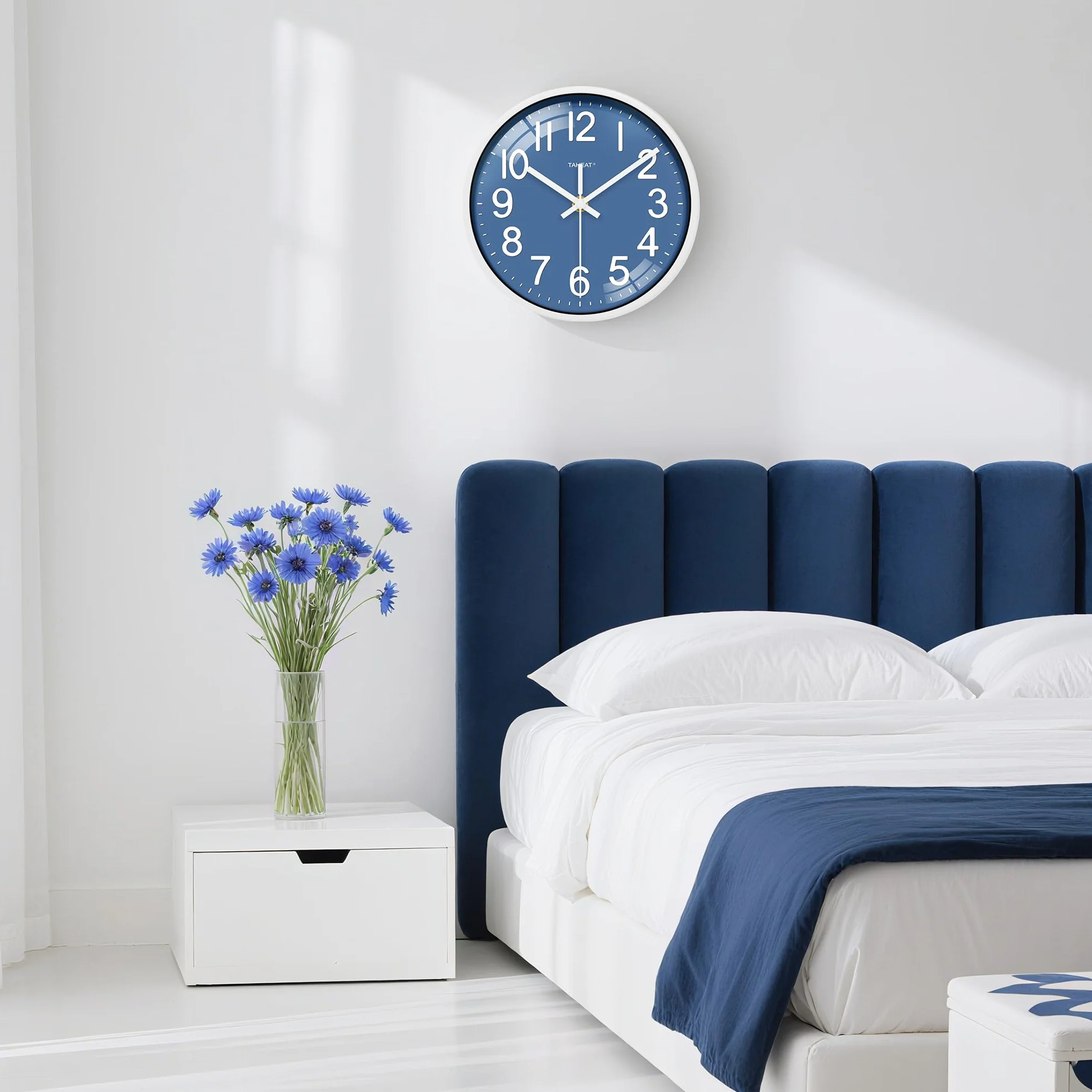 TAHEAT Horloge Murale Bleue 20 cm, Horloge à Quartz Silencieuse, Décoration Moderne