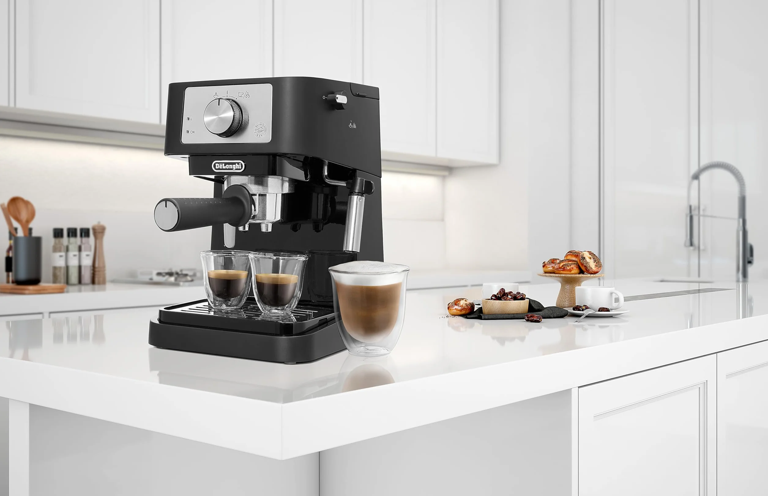 De'Longhi Stilosa EC 260.BK Machine à espresso avec porte-filtre, mousseur à lait, 1L, 1100W, noir