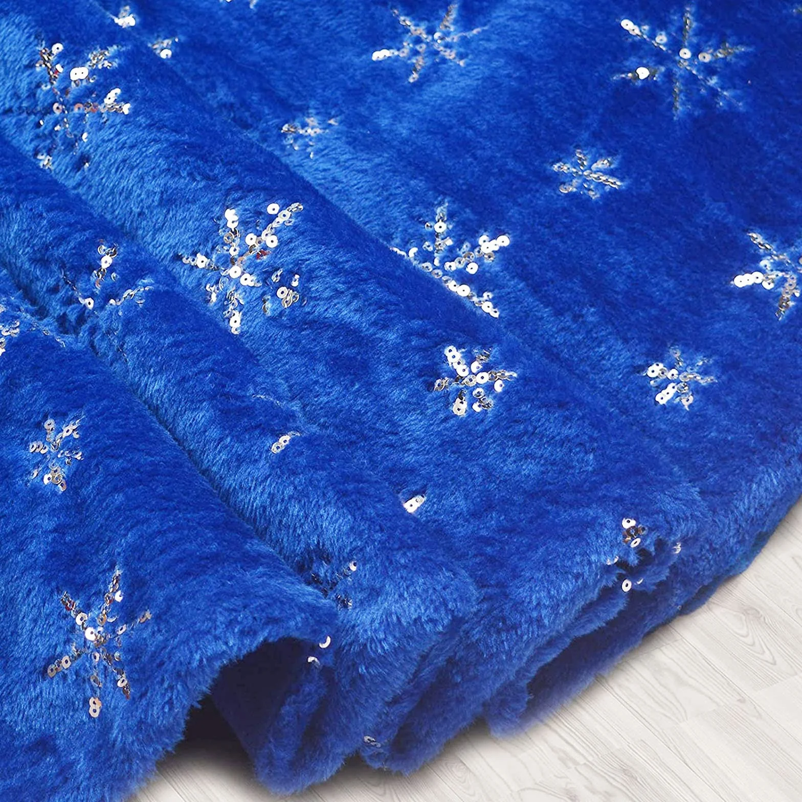 Jupe de Sapin de Noël Bleu Peluche 78cm avec Flocons de Neige Argent Paillettes Couvre-pied Tapis