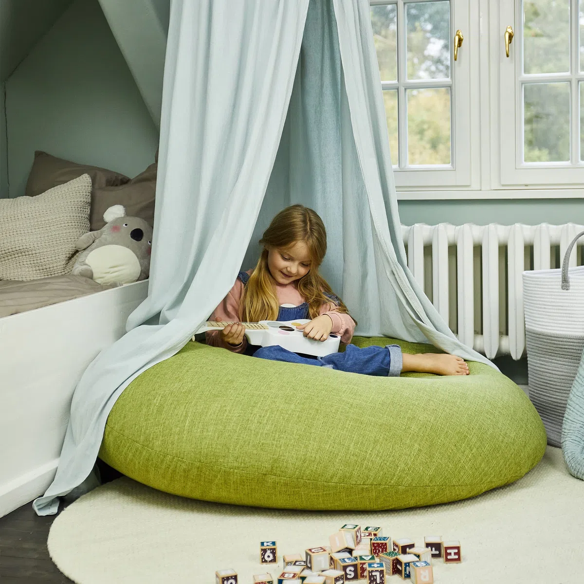 Lumaland Pouf pour Enfants & Adultes avec Fonction 2 en 1 pour s'asseoir & s'allonger | Ø 120x75 cm Fauteuil pour Salon & Intérieur | Facile d'entretien grâce à la Housse Amovible | Aqua