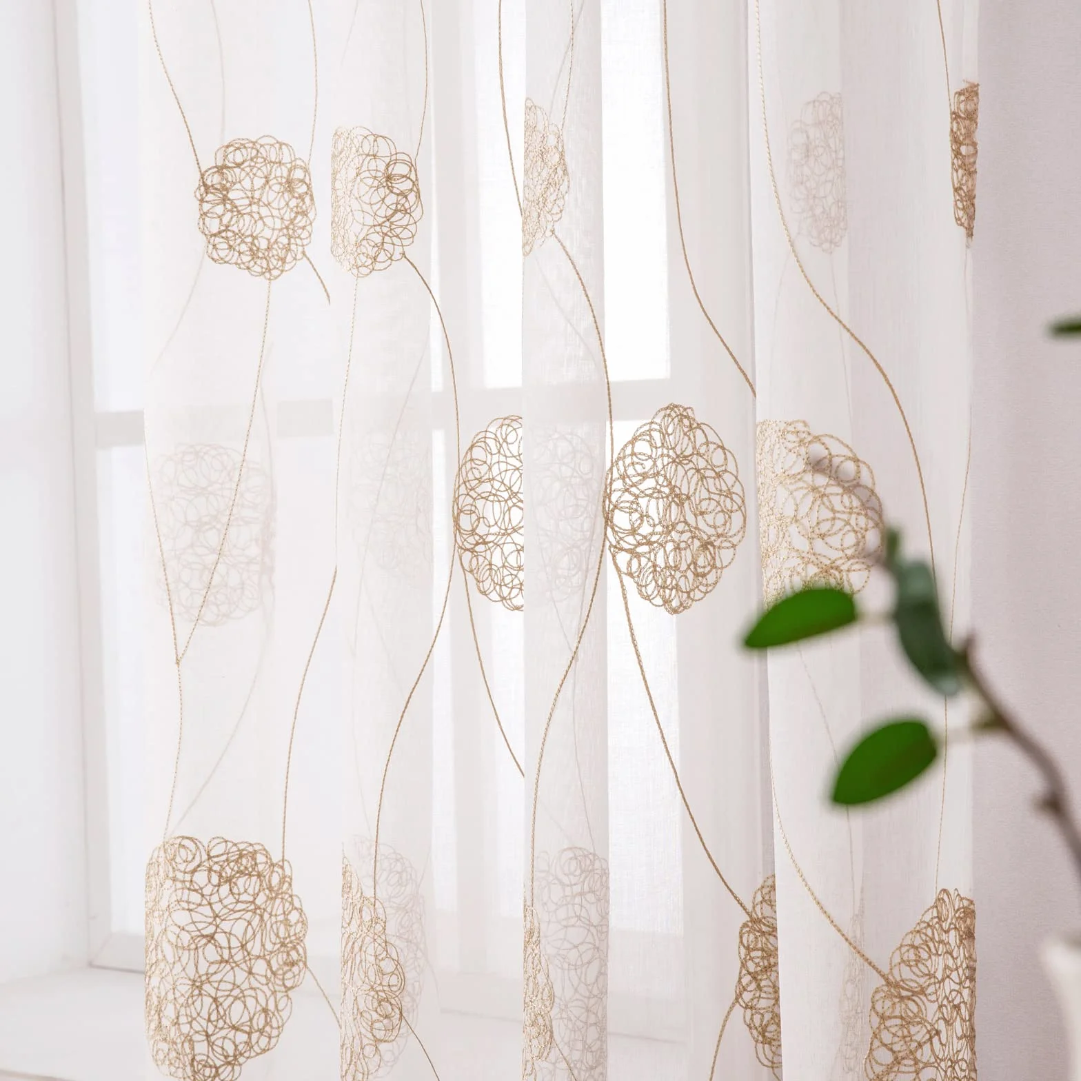 MIULEE Rideau Voilage Blanc à Oeillets avec Or Motif Broderie, Lot de 2 Rideaux Tulle Transparent 140x225cm pour Salon Chambre
