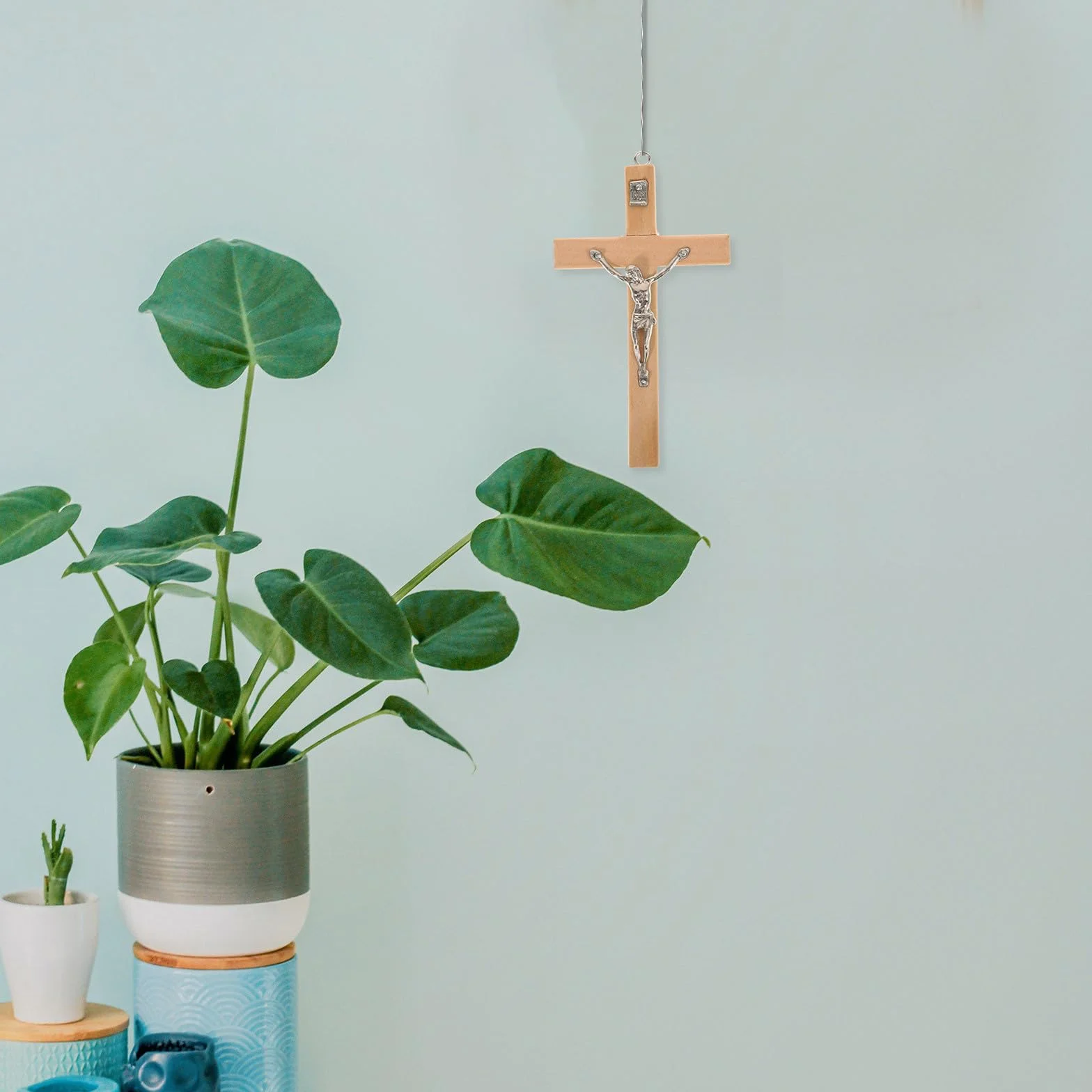 Croix Murale Chrétienne en Bois avec Crucifix de Jésus en Alliage de Zinc – Décoration Murale Catholique Forme Croix
