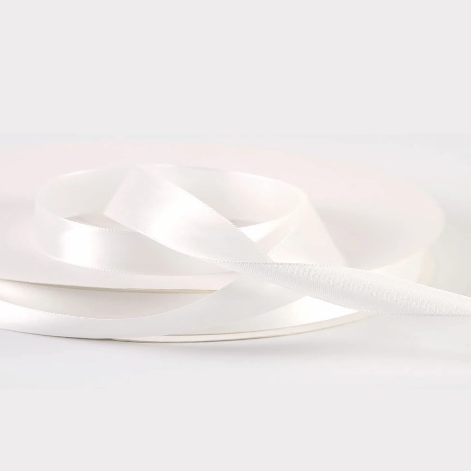 Ruban de satin 6 mm x 91 m - Ruban cadeau en tissu - Ruban décoratif blanc pour Noël et mariage