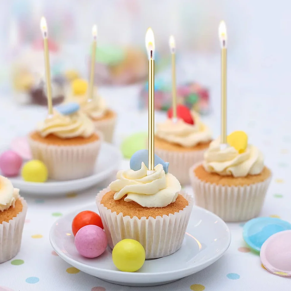 URAQT Bougies Métalliques Fines Dorées avec Support, 24 Pièces pour Gâteau d'Anniversaire et Mariage