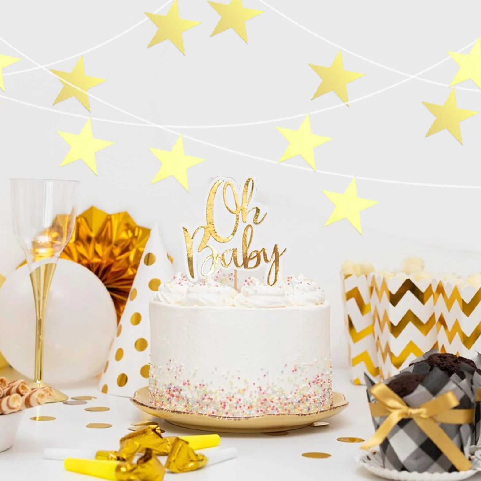 Paquet de 40 Découpes d'Étoiles Dorées en Carton pour Fête