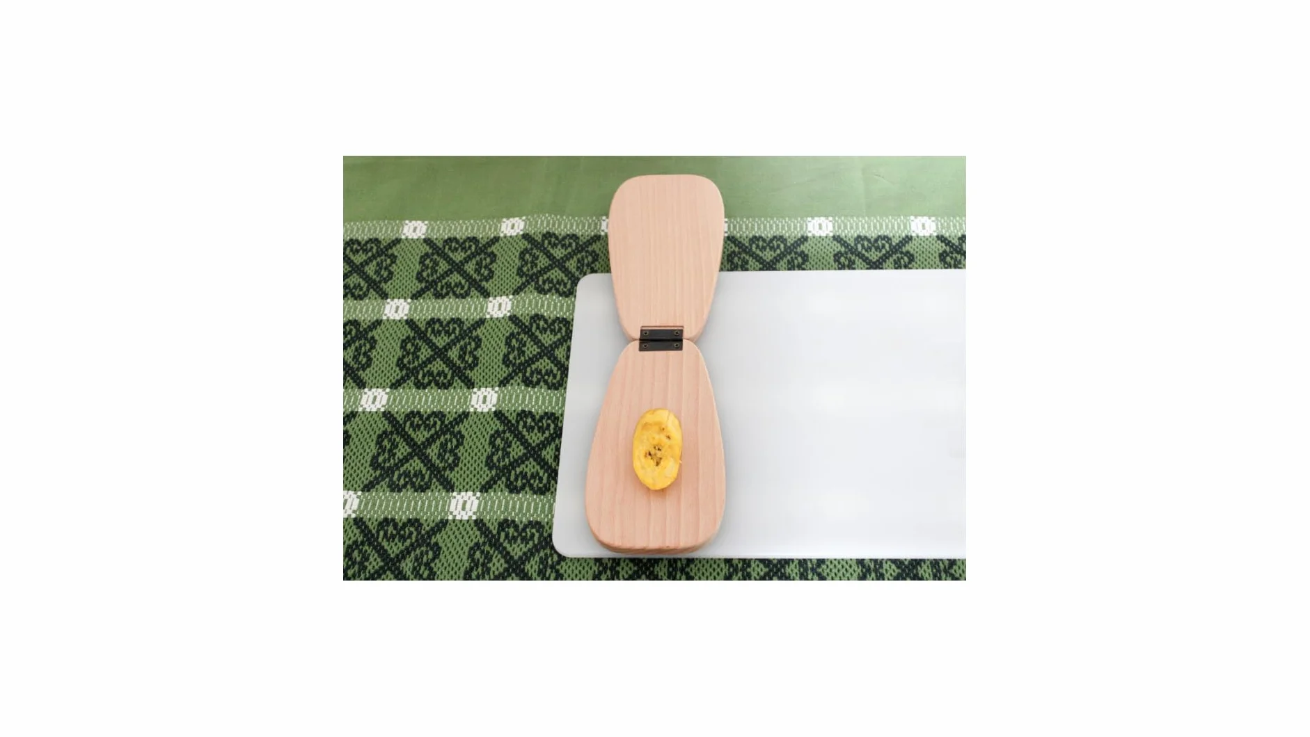 Presse-pèse de banane plantain en bois pour tostones et fritures maison