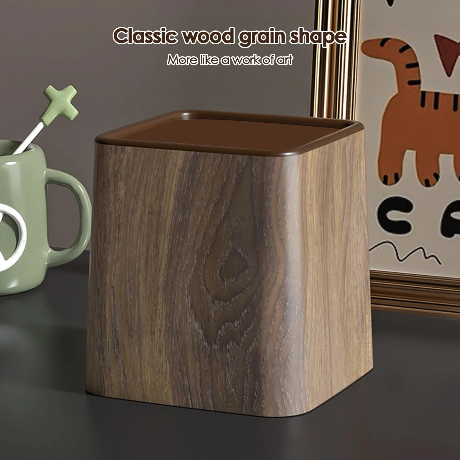 Mini-déchets Can 5,79 pouces PP Small Desk Bin avec conception de grains en bois rétro et couvercle
