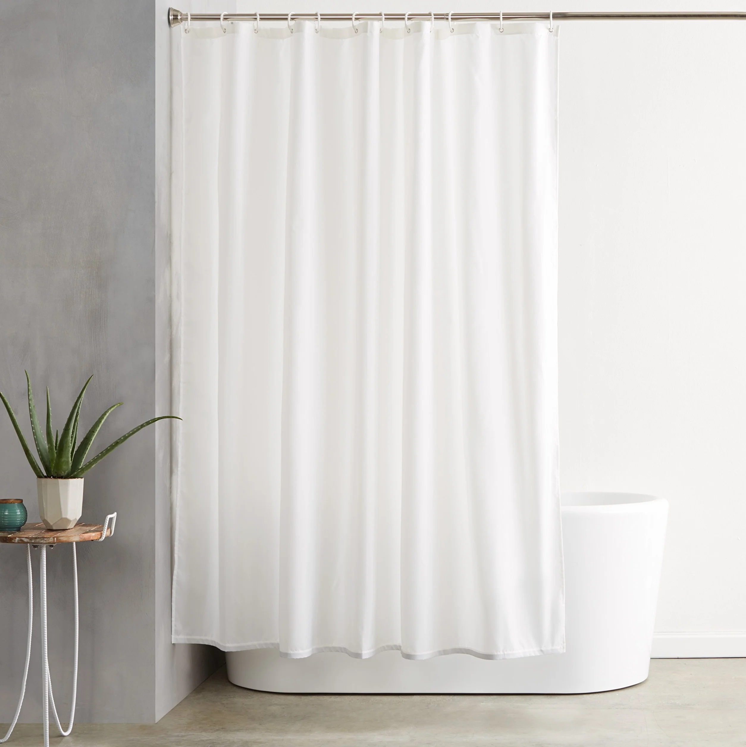 Amazon Basics Rideau de douche en tissu résistant à l'eau, lavable en machine, 180 x 200 cm, blanc