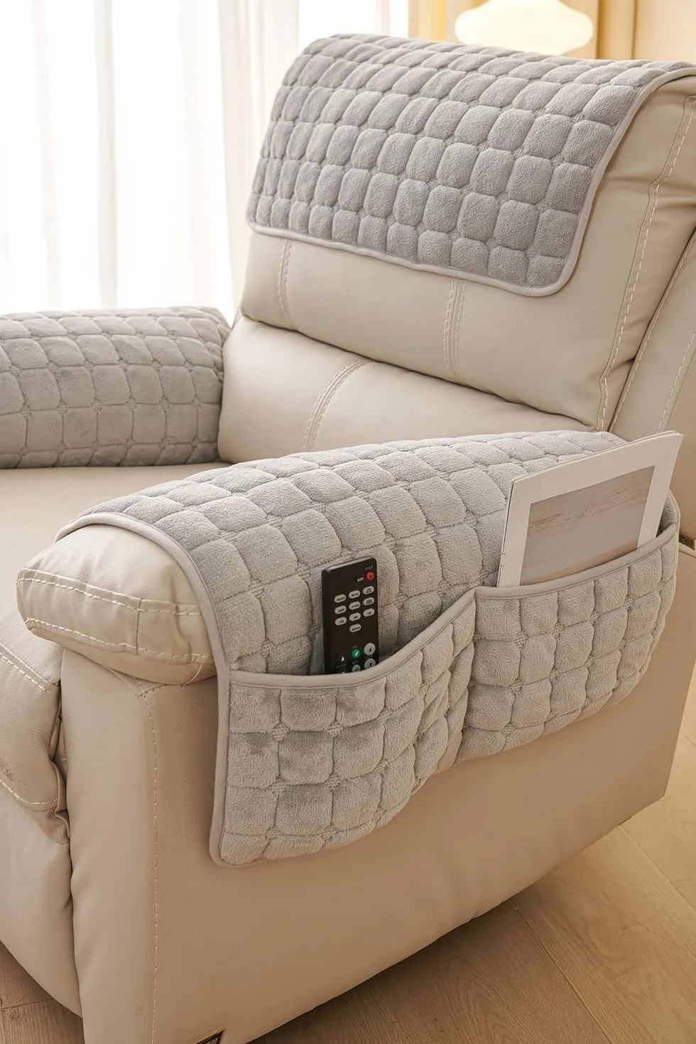 Lot de 3 Protège-Bras et Tête de Fauteuil Rembourré en Peluche Flanelle Anti-dérapant pour Canapé en Cuir et Fauteuil Relax (Beige)
