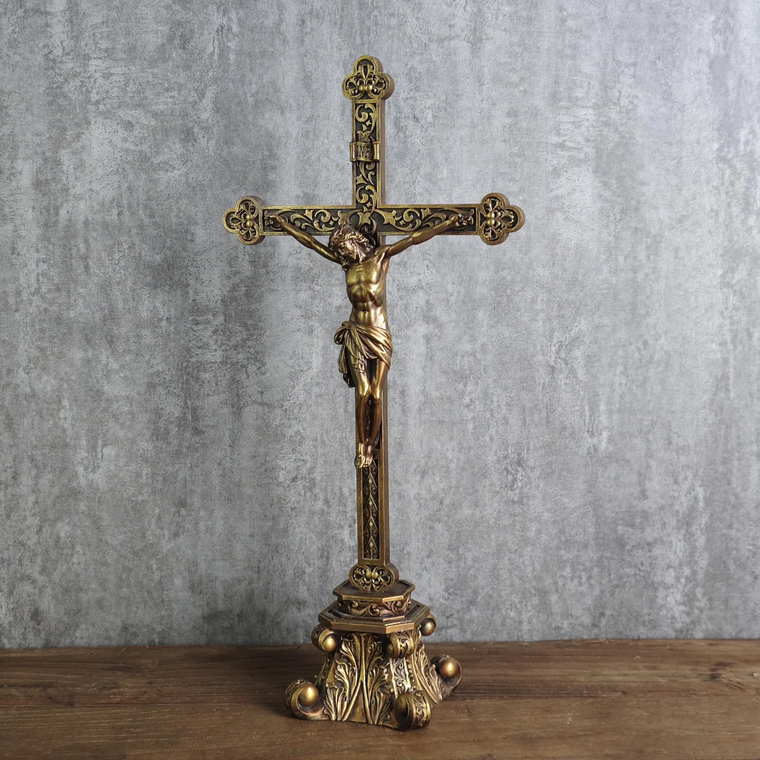 BC BUILDCLASSIC Crucifix sur pied croix religieuse peinte à la main or vintage 37,5 cm