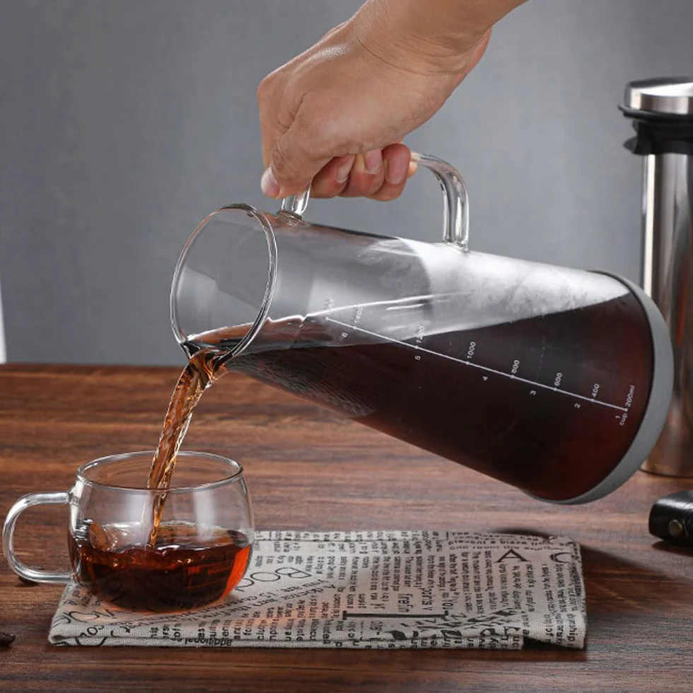 Pichet en verre 1400 ml avec base silicone