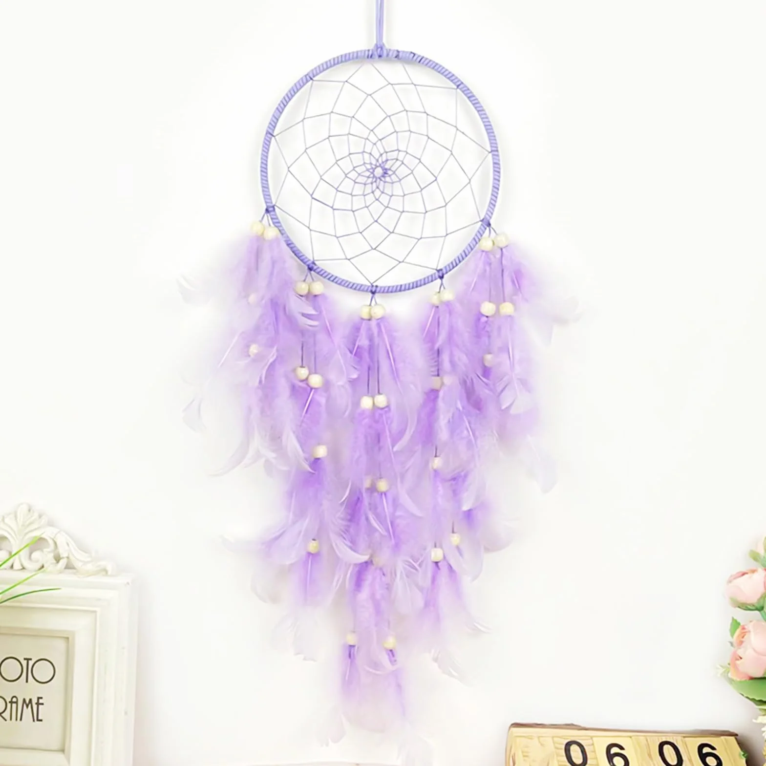 Attrape-rêves en macramé violet avec plumes fait main