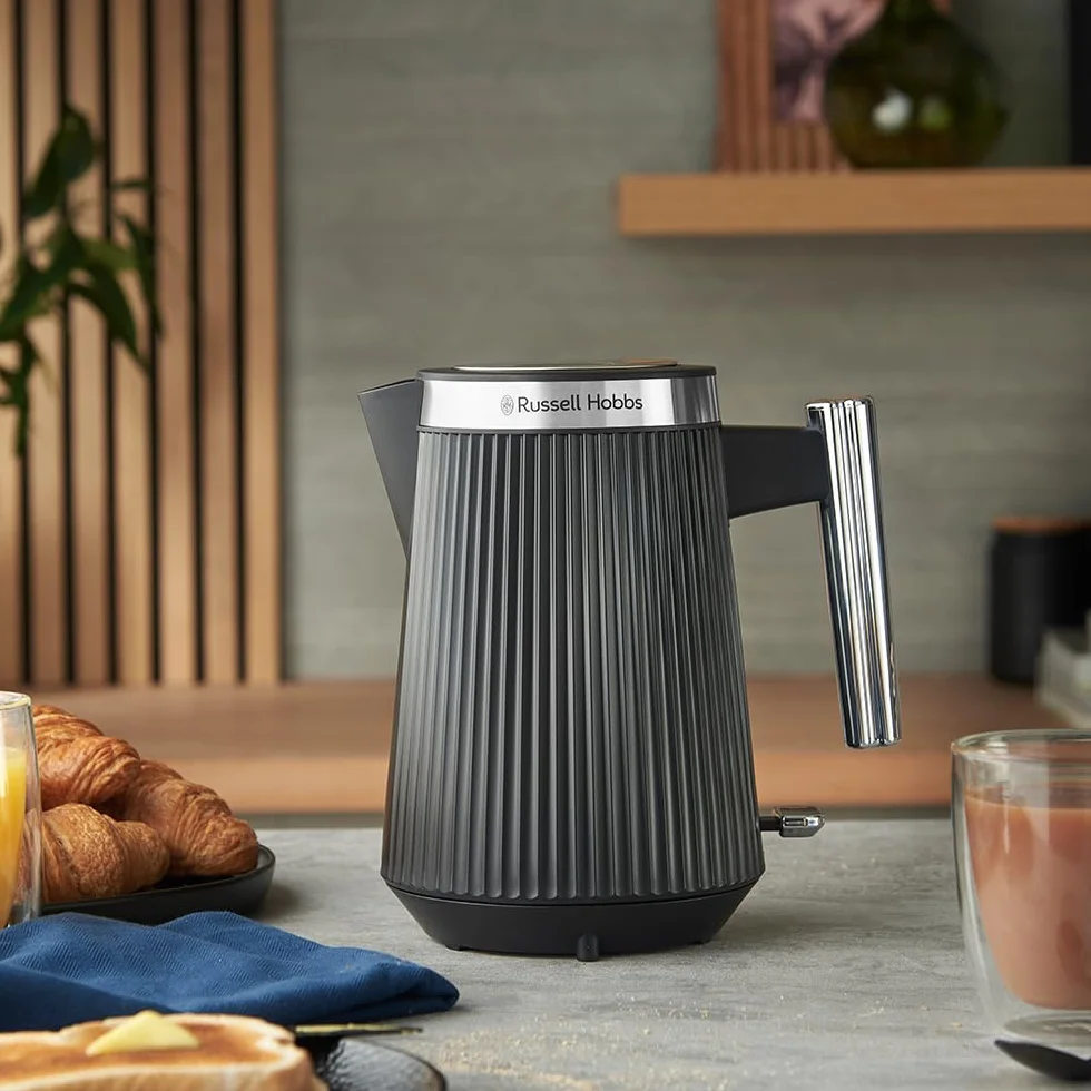 Russell Hobbs Bouilloire électrique 1,7L 2400 W Brontë noir mat 26750-70