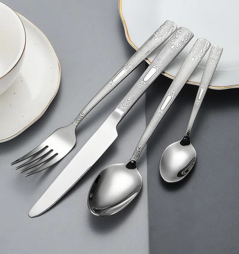 Service de Couverts pour 12 Personnes, en Acier Inoxydable 18/8, Compatible Lave-Vaisselle, Ergonomique et Durable, Couleur Argent - 40 pièces.