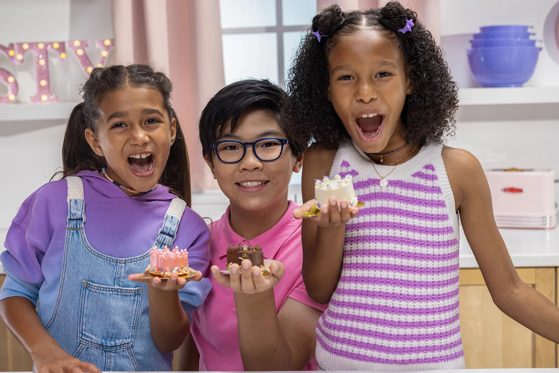 Kit Pâtisserie Créatif Licorne pour Enfants dès 6 Ans - Préparations pour Gâteaux + Glaçage + Déco - Cuisson Micro Ondes
