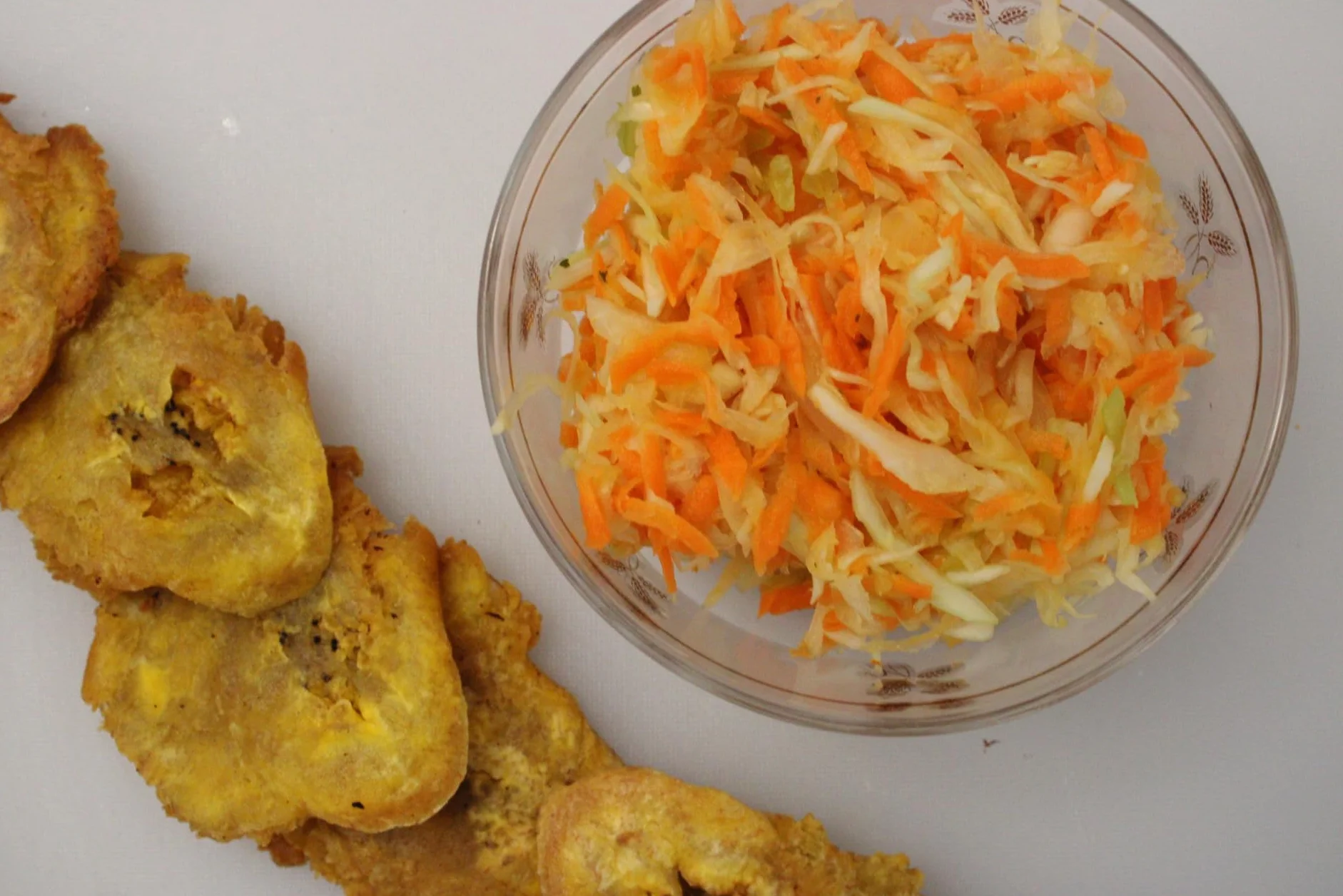Presse-pèse de banane plantain en bois pour tostones et fritures maison