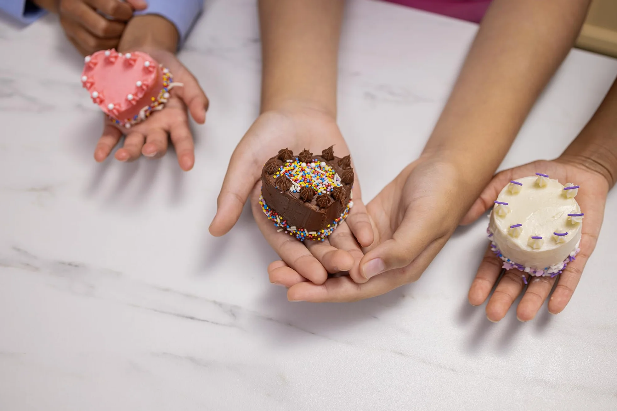 Kit Pâtisserie Créatif Licorne pour Enfants dès 6 Ans - Préparations pour Gâteaux + Glaçage + Déco - Cuisson Micro Ondes